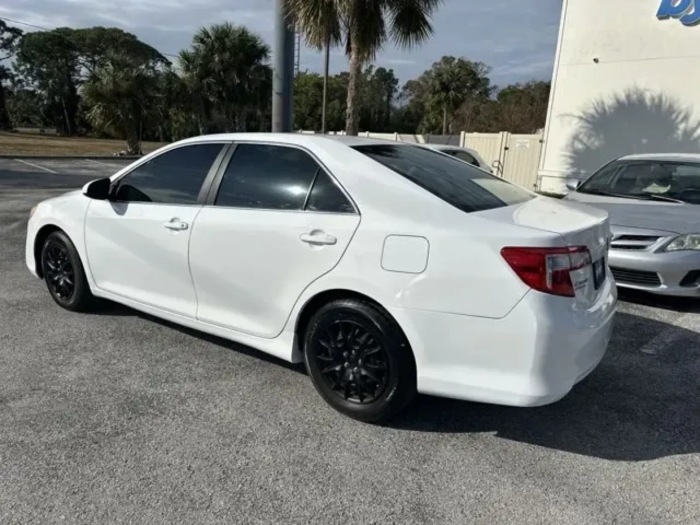2014 Toyota Camry (4T1BF1FK5EU) with an Other engine, AUTOMATIC transmission, located at 8829 US Hwy 19, Port Richey, FL, 34668, (727) 264-1107, 28.285917, -82.717346 - KBB.com 10 Best Late-Model Used Cars Under $15,000. Only 118,636 Miles! Boasts 35 Highway MPG and 25 City MPG! This Toyota Camry delivers a Regular Unleaded I-4 2.5 L/152 engine powering this Automatic transmission. Window Grid Antenna, Valet Function, Trunk Rear Cargo Access.*This Toyota Camry Come - Photo#2