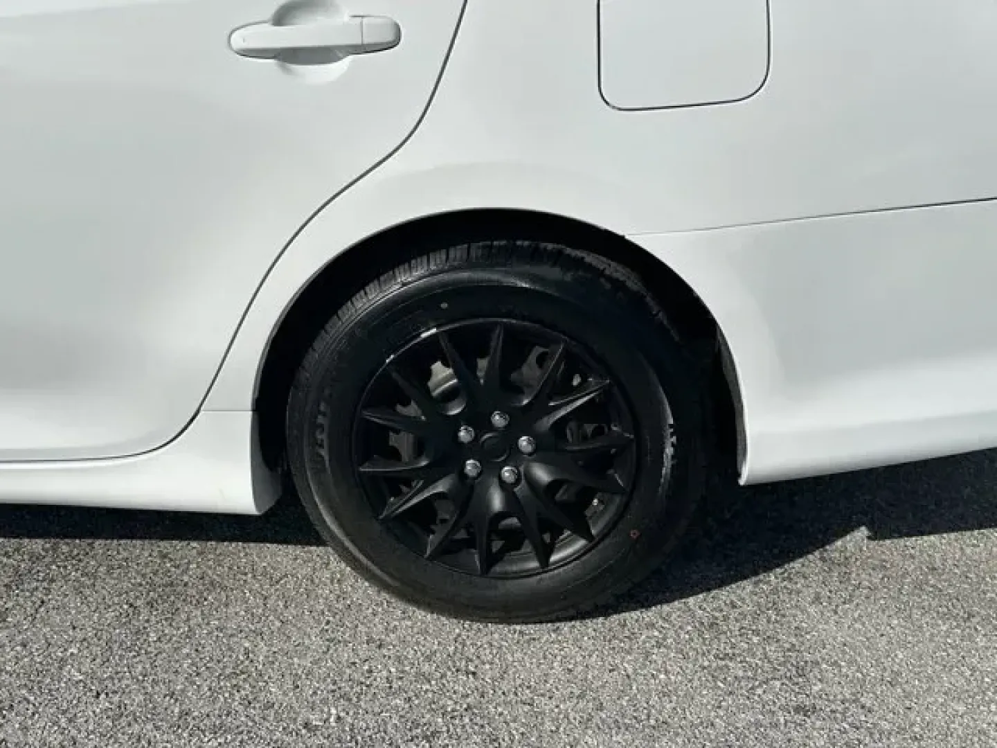 2014 Toyota Camry (4T1BF1FK5EU) with an Other engine, AUTOMATIC transmission, located at 8829 US Hwy 19, Port Richey, FL, 34668, (727) 264-1107, 28.285917, -82.717346 - KBB.com 10 Best Late-Model Used Cars Under $15,000. Only 118,636 Miles! Boasts 35 Highway MPG and 25 City MPG! This Toyota Camry delivers a Regular Unleaded I-4 2.5 L/152 engine powering this Automatic transmission. Window Grid Antenna, Valet Function, Trunk Rear Cargo Access.*This Toyota Camry Come - Photo#4