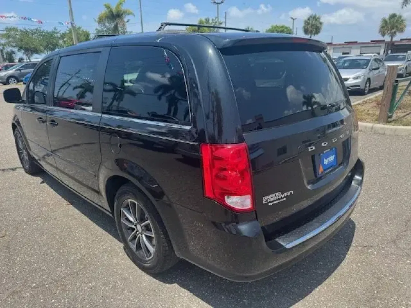 2017 Dodge Grand Caravan (2C4RDGCG9HR) with an Other engine, AUTOMATIC transmission, located at 7701 Park Blvd., Pinellas Park, FL, 33781, (727) 369-7777, 27.839552, -82.747284 - Boasts 25 Highway MPG and 17 City MPG! This Dodge Grand Caravan boasts a Regular Unleaded V-6 3.6 L/220 engine powering this Automatic transmission. WHEELS: 17 X 6.5 ALUMINUM GRANITE CRYSTAL (STD), TRANSMISSION: 6-SPEED AUTOMATIC 62TE (STD), RADIO: 130.*This Dodge Grand Caravan Comes Equipped with T - Photo#3