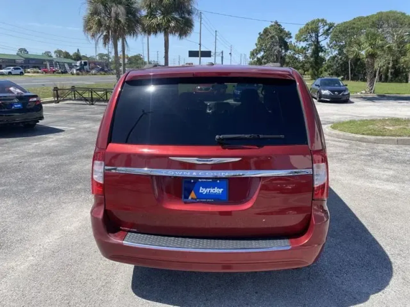 2014 Chrysler Town and Country (2C4RC1BG1ER) with an Other engine, AUTOMATIC transmission, located at 8829 US Hwy 19, Port Richey, FL, 34668, (727) 264-1107, 28.285917, -82.717346 - Boasts 25 Highway MPG and 17 City MPG! This Chrysler Town and Country delivers a Regular Unleaded V-6 3.6 L/220 engine powering this Automatic transmission. TRANSMISSION: 6-SPEED AUTOMATIC 62TE (STD), TIRES: P225/65R17 BSW TOURING (STD), QUICK ORDER PACKAGE 29K -inc: Engine: 3.6L V6 24V VVT, Transmi - Photo#4