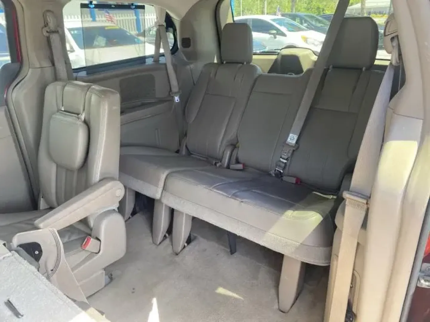 2014 Chrysler Town and Country (2C4RC1BG1ER) with an Other engine, AUTOMATIC transmission, located at 8829 US Hwy 19, Port Richey, FL, 34668, (727) 264-1107, 28.285917, -82.717346 - Boasts 25 Highway MPG and 17 City MPG! This Chrysler Town and Country delivers a Regular Unleaded V-6 3.6 L/220 engine powering this Automatic transmission. TRANSMISSION: 6-SPEED AUTOMATIC 62TE (STD), TIRES: P225/65R17 BSW TOURING (STD), QUICK ORDER PACKAGE 29K -inc: Engine: 3.6L V6 24V VVT, Transmi - Photo#8