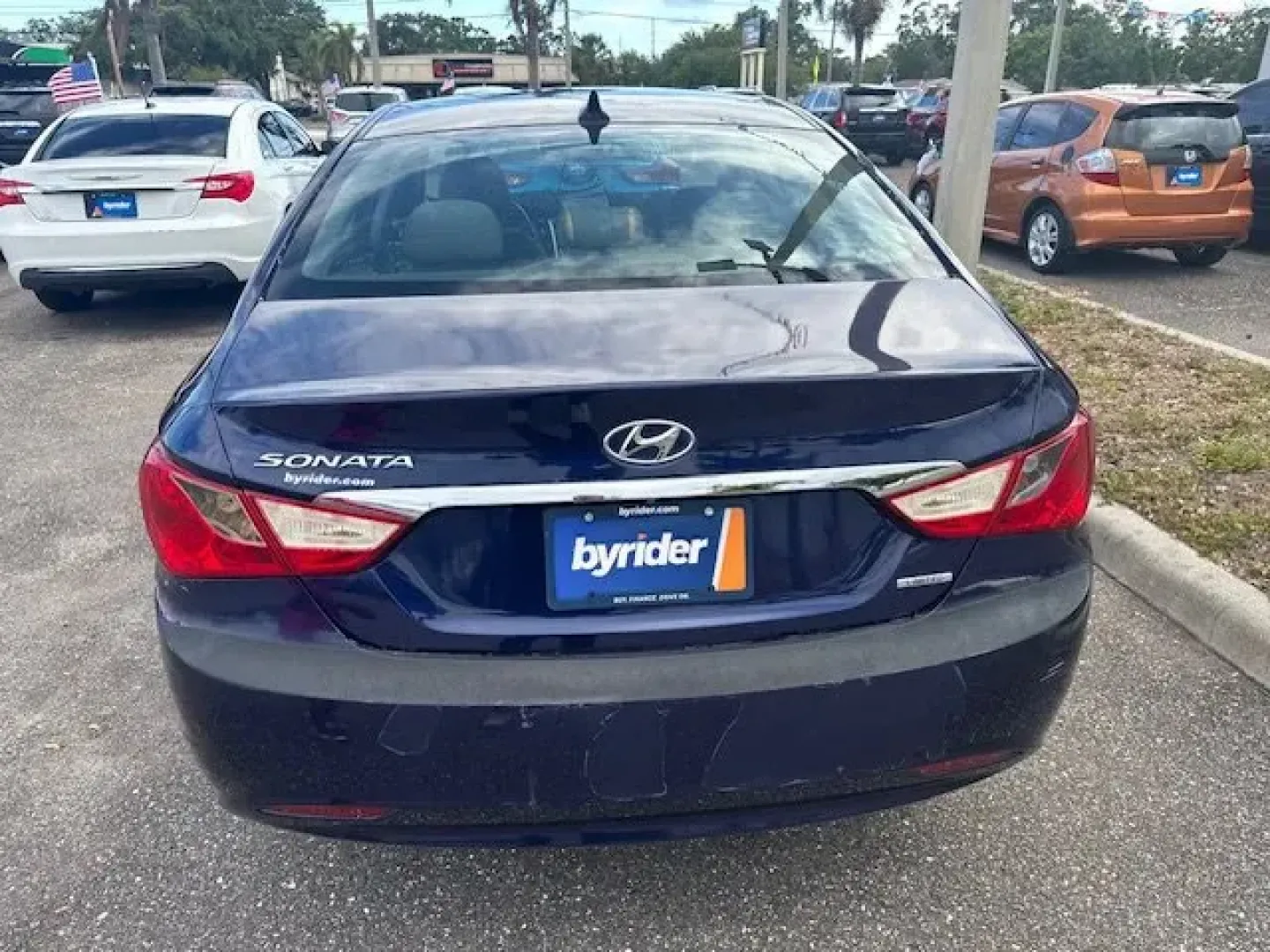 2011 Hyundai Sonata (5NPEC4AC3BH) with an Other engine, AUTOMATIC transmission, located at 7701 Park Blvd., Pinellas Park, FL, 33781, (727) 369-7777, 27.839552, -82.747284 - IIHS Top Safety Pick. Only 100,029 Miles! Scores 35 Highway MPG and 22 City MPG! This Hyundai Sonata boasts a Gas I4 2.4L/144 engine powering this Automatic transmission. SUNROOF WIND DEFLECTOR, NAVIGATION PKG 5 -inc: touch screen navigation system w/CD/MP3 player, rear back-up camera, (9) Infinity - Photo#4