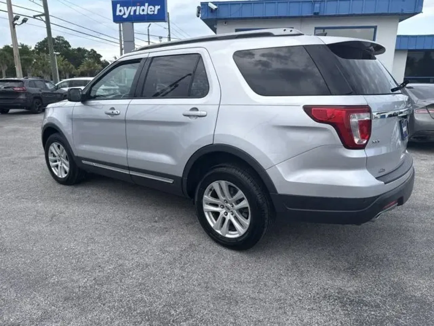 2018 Ford Explorer (1FM5K8D84JG) with an Other engine, AUTOMATIC transmission, located at 1285 Cassat Ave, Jacksonville, FL, 32205, (904) 425-3000, 30.299780, -81.732430 - KBB.com Brand Image Awards. Boasts 22 Highway MPG and 16 City MPG! This Ford Explorer delivers a Regular Unleaded V-6 3.5 L/213 engine powering this Automatic transmission. Valet Function, Trip computer, Transmission: 6-Speed SelectShift Automatic.* This Ford Explorer Features the Following Options - Photo#3
