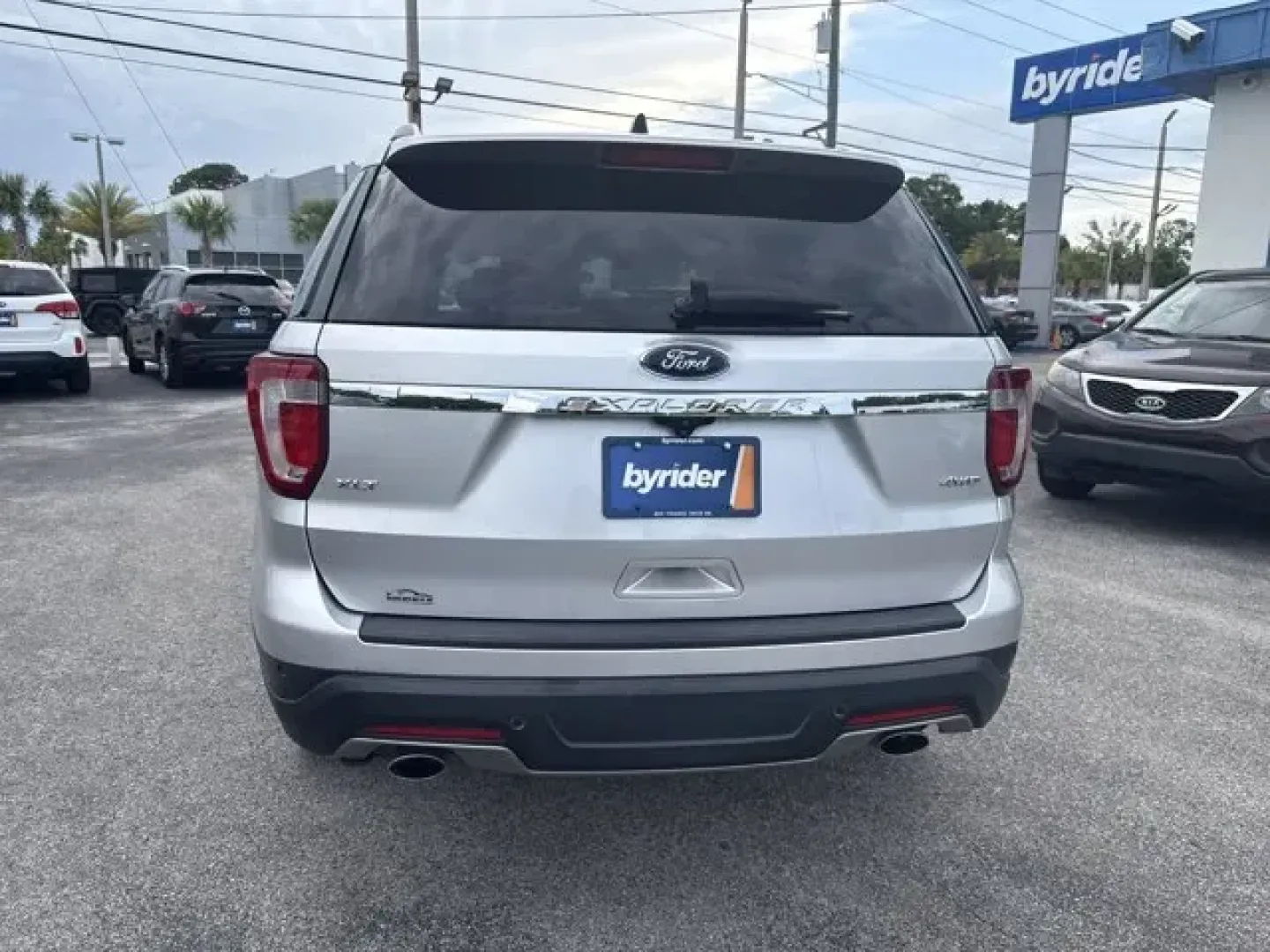 2018 Ford Explorer (1FM5K8D84JG) with an Other engine, AUTOMATIC transmission, located at 1285 Cassat Ave, Jacksonville, FL, 32205, (904) 425-3000, 30.299780, -81.732430 - KBB.com Brand Image Awards. Boasts 22 Highway MPG and 16 City MPG! This Ford Explorer delivers a Regular Unleaded V-6 3.5 L/213 engine powering this Automatic transmission. Valet Function, Trip computer, Transmission: 6-Speed SelectShift Automatic.* This Ford Explorer Features the Following Options - Photo#4