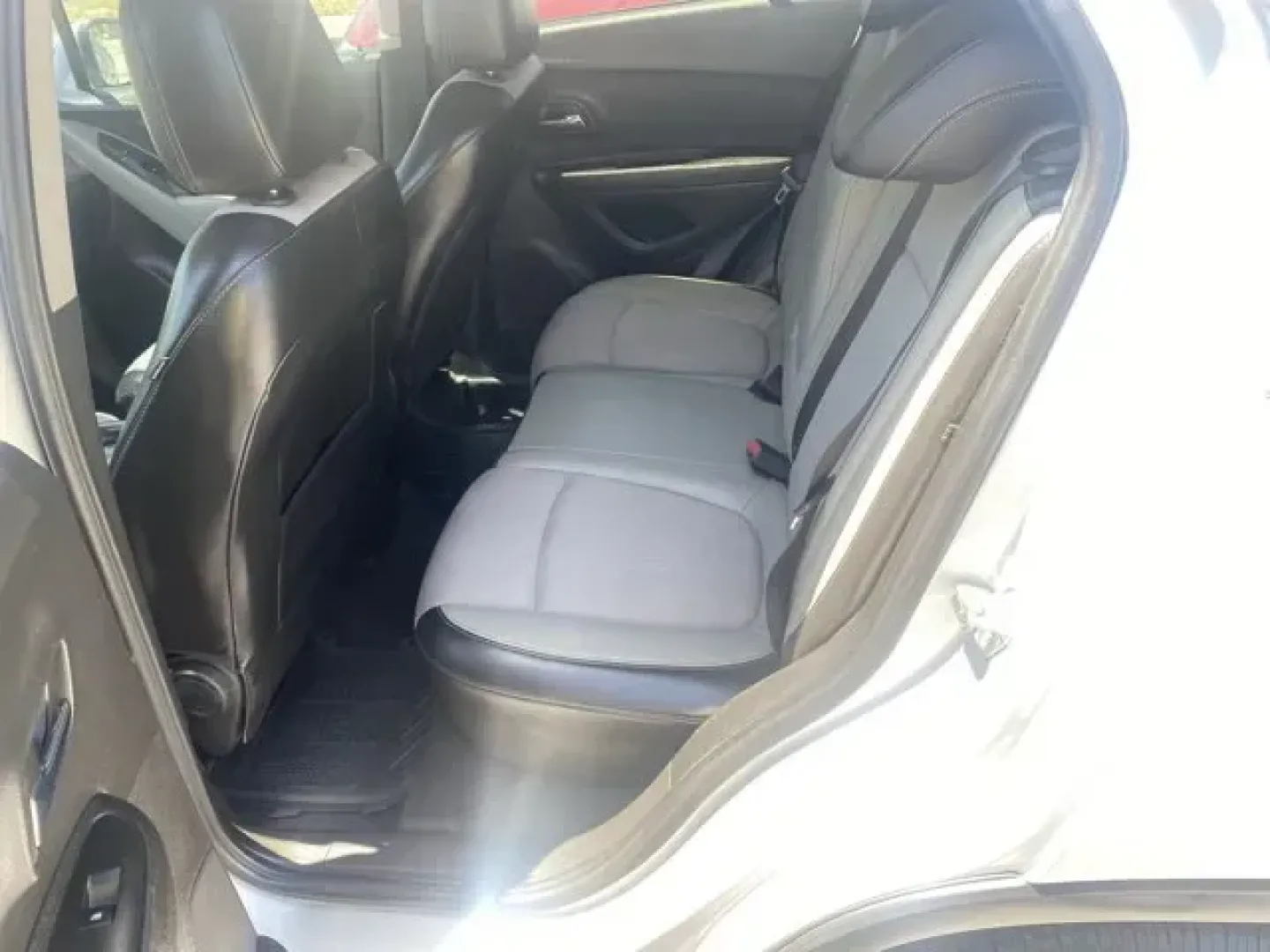 2016 Chevrolet Trax (3GNCJLSB6GL) with an Other engine, AUTOMATIC transmission, located at 8829 US Hwy 19, Port Richey, FL, 34668, (727) 264-1107, 28.285917, -82.717346 - Boasts 34 Highway MPG and 26 City MPG! This Chevrolet Trax boasts a Turbocharged Gas 4-Cyl 1.4L/83 engine powering this Automatic transmission. SILVER ICE METALLIC, LICENSE PLATE BRACKET, FRONT, ENGINE, ECOTEC TURBO 1.4L VARIABLE VALVE TIMING DOHC 4-CYLINDER SEQUENTIAL MFI (138 hp [102.9 kW] @ 4900 - Photo#6