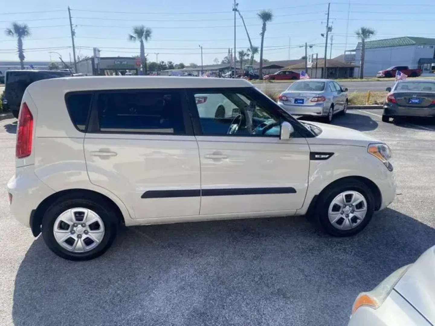 2013 Kia Soul (KNDJT2A50D7) with an Other engine, AUTOMATIC transmission, located at 8829 US Hwy 19, Port Richey, FL, 34668, (727) 264-1107, 28.285917, -82.717346 - IIHS Top Safety Pick. Only 121,756 Miles! Delivers 30 Highway MPG and 25 City MPG! This Kia Soul boasts a Gas I4 1.6L/97 engine powering this Automatic transmission. IPOD CABLE, CARPETED FLOOR MATS, BLACK SEAT TRIM.*This Kia Soul Comes Equipped with These Options *Waistline molding w/fender garnish - Photo#1