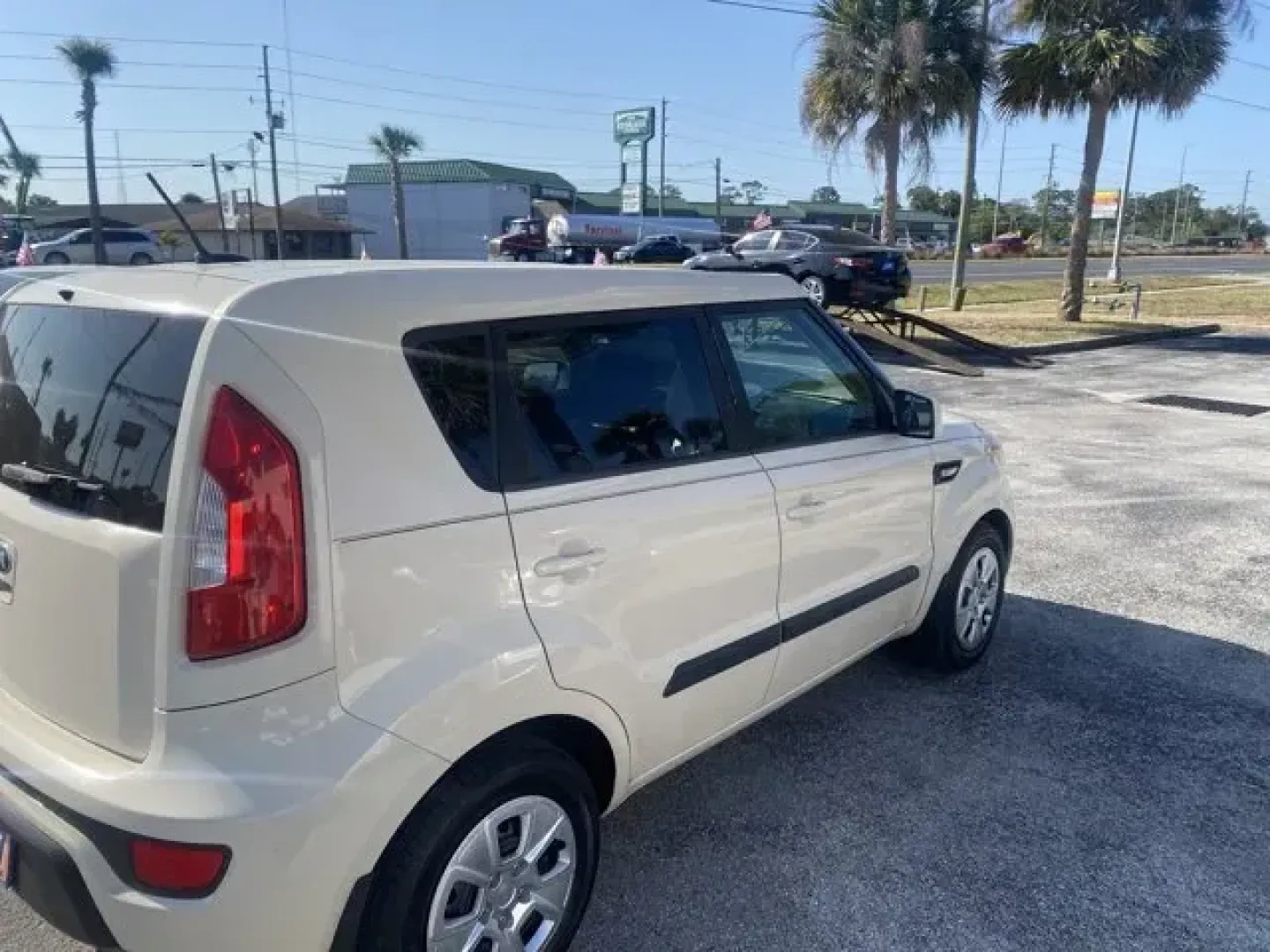 2013 Kia Soul (KNDJT2A50D7) with an Other engine, AUTOMATIC transmission, located at 8829 US Hwy 19, Port Richey, FL, 34668, (727) 264-1107, 28.285917, -82.717346 - IIHS Top Safety Pick. Only 121,756 Miles! Delivers 30 Highway MPG and 25 City MPG! This Kia Soul boasts a Gas I4 1.6L/97 engine powering this Automatic transmission. IPOD CABLE, CARPETED FLOOR MATS, BLACK SEAT TRIM.*This Kia Soul Comes Equipped with These Options *Waistline molding w/fender garnish - Photo#4