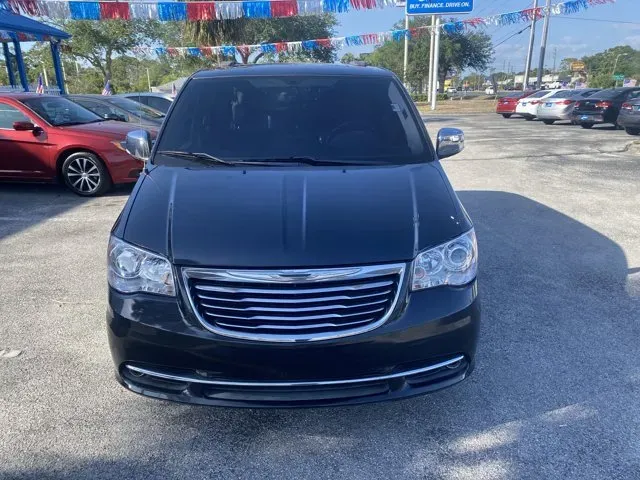 2013 Chrysler Town and Country 