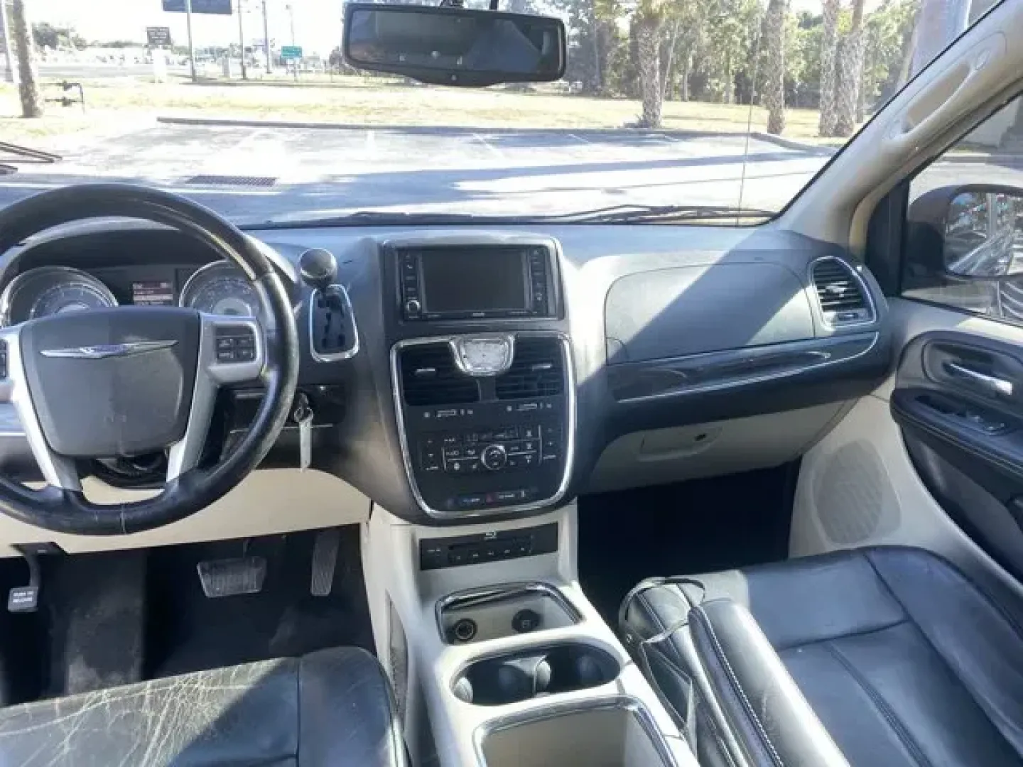2013 Chrysler Town and Country (2C4RC1GG1DR) with an Other engine, AUTOMATIC transmission, located at 8829 US Hwy 19, Port Richey, FL, 34668, (727) 264-1107, 28.285917, -82.717346 - Ward's 10 Best Engines. Scores 25 Highway MPG and 17 City MPG! This Chrysler Town and Country delivers a Gas V6 3.6L/220 engine powering this Automatic transmission. P225/65R17 ALL-SEASON BSW TIRES (STD), MAXIMUM STEEL METALLIC, LUXURY GROUP -inc: load leveling and height control, pwr sunroof, pwr - Photo#8