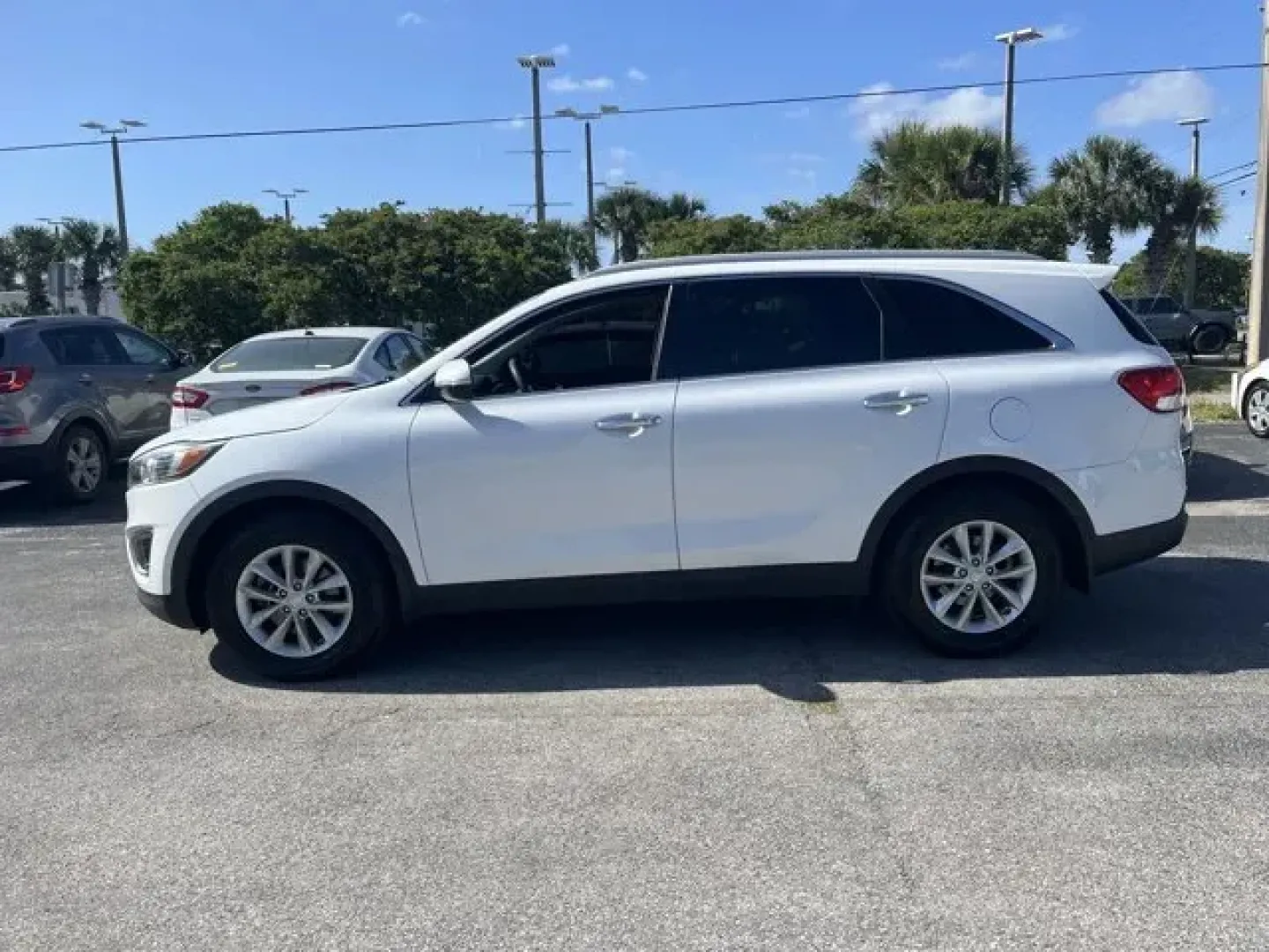2017 Kia Sorento (5XYPG4A38HG) with an Other engine, AUTOMATIC transmission, located at 1285 Cassat Ave, Jacksonville, FL, 32205, (904) 425-3000, 30.299780, -81.732430 - KBB.com 10 Most Awarded Brands. Boasts 28 Highway MPG and 21 City MPG! This Kia Sorento boasts a Regular Unleaded I-4 2.4 L/144 engine powering this Automatic transmission. SNOW WHITE PEARL, CARPET FLOOR MATS (5 SEAT), YES Essentials Cloth Seat Trim.* This Kia Sorento Features the Following Options - Photo#3