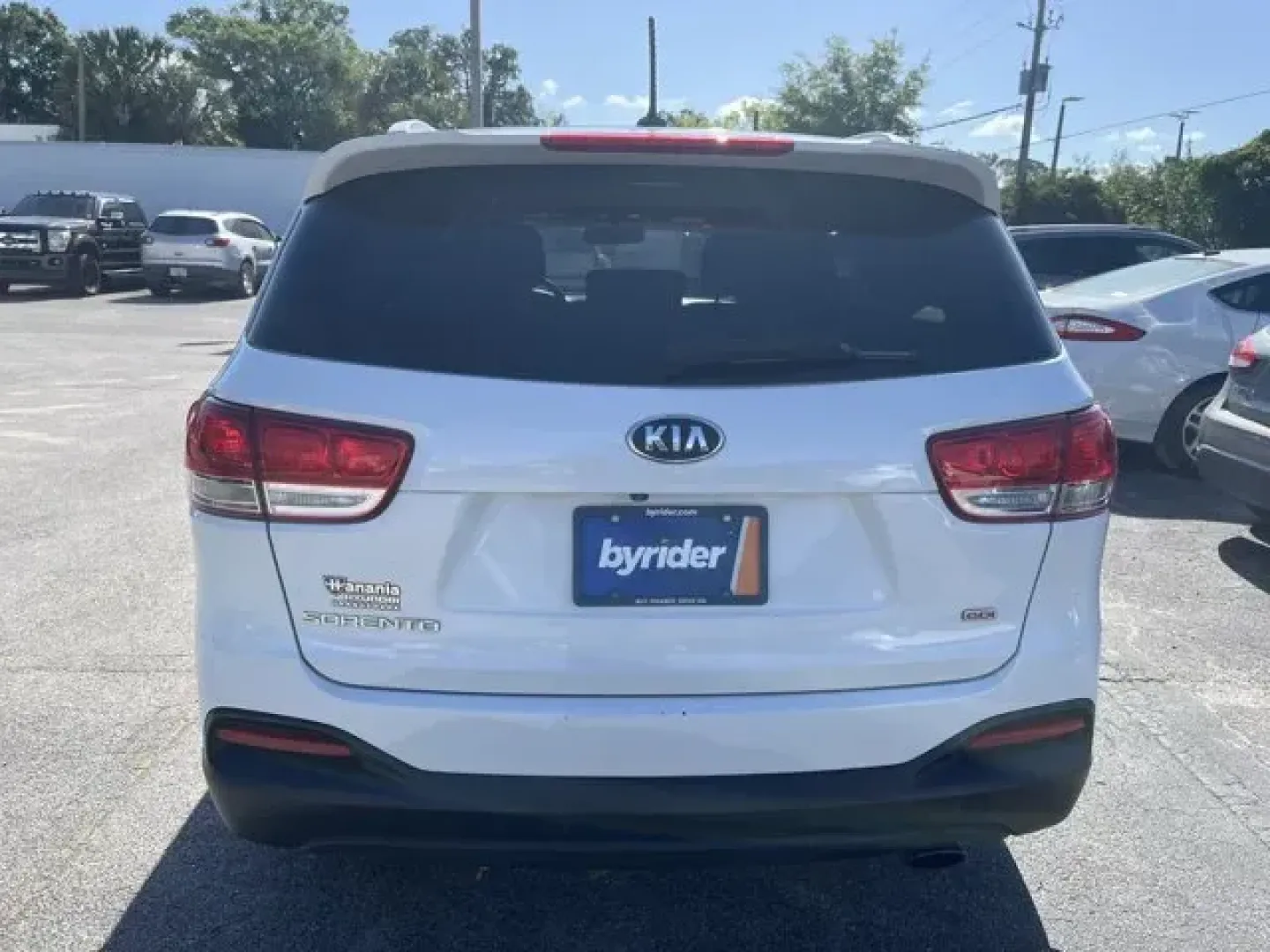 2017 Kia Sorento (5XYPG4A38HG) with an Other engine, AUTOMATIC transmission, located at 1285 Cassat Ave, Jacksonville, FL, 32205, (904) 425-3000, 30.299780, -81.732430 - KBB.com 10 Most Awarded Brands. Boasts 28 Highway MPG and 21 City MPG! This Kia Sorento boasts a Regular Unleaded I-4 2.4 L/144 engine powering this Automatic transmission. SNOW WHITE PEARL, CARPET FLOOR MATS (5 SEAT), YES Essentials Cloth Seat Trim.* This Kia Sorento Features the Following Options - Photo#5