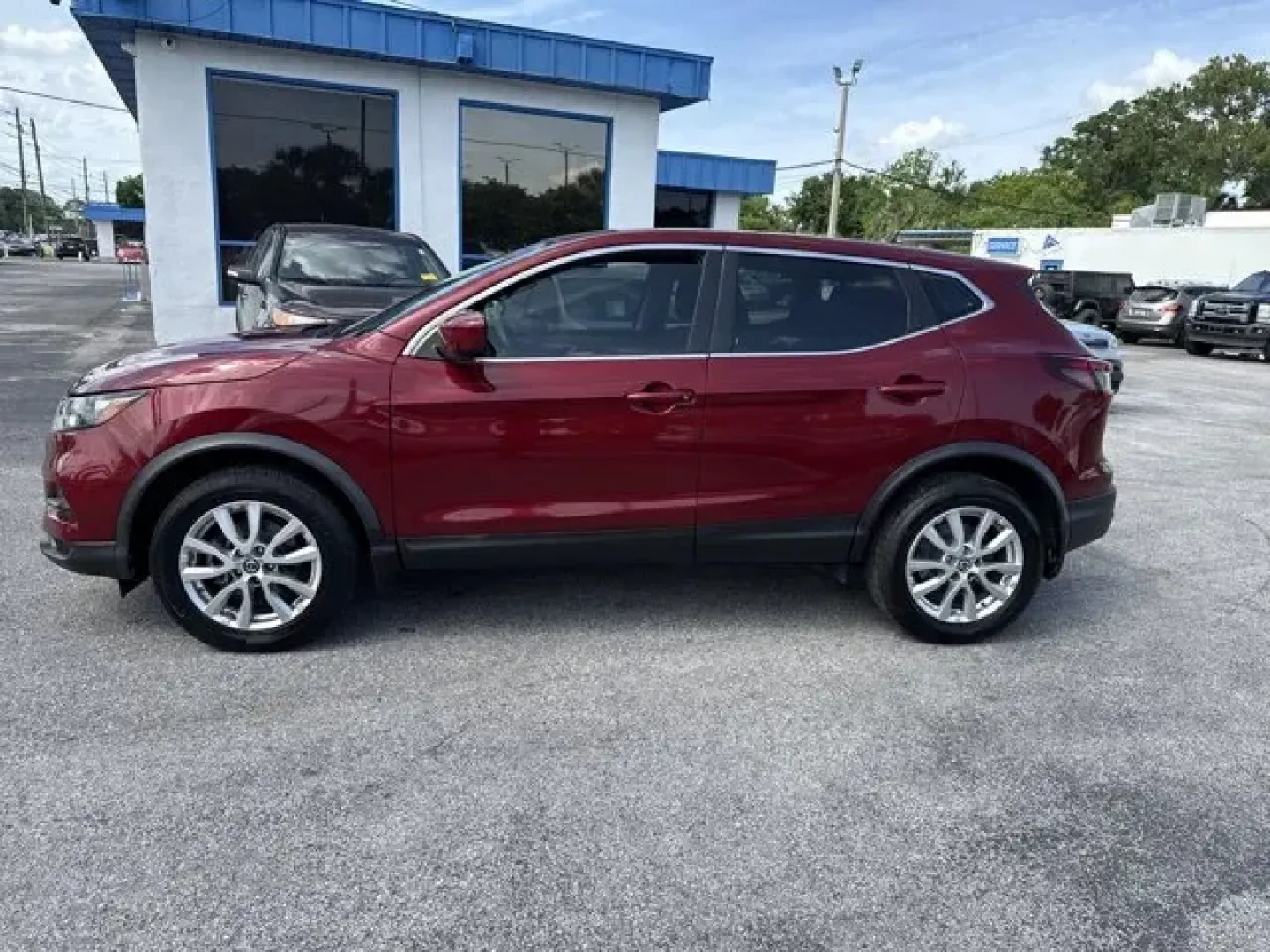 2020 Nissan Rogue Sport (JN1BJ1CVXLW) with an Other engine, AUTOMATIC transmission, located at 1285 Cassat Ave, Jacksonville, FL, 32205, (904) 425-3000, 30.299780, -81.732430 - Delivers 32 Highway MPG and 25 City MPG! This Nissan Rogue Sport boasts a Regular Unleaded I-4 2.0 L/122 engine powering this Variable transmission. SCARLET EMBER TINTCOAT, CHARCOAL, CLOTH SEAT TRIM, [B93] CHROME REAR BUMPER PROTECTOR.*This Nissan Rogue Sport Comes Equipped with These Options *[B92] - Photo#2