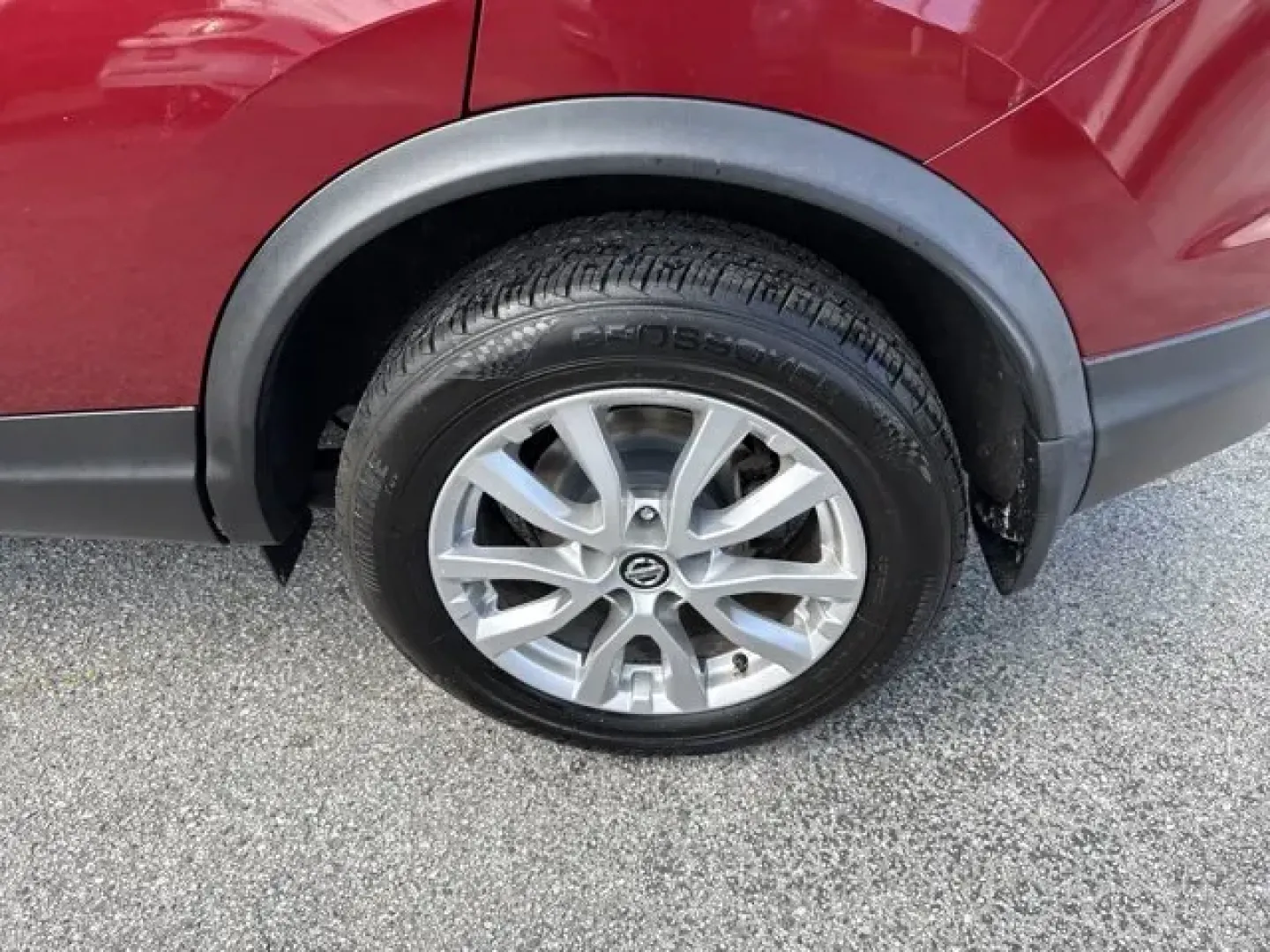 2020 Nissan Rogue Sport (JN1BJ1CVXLW) with an Other engine, AUTOMATIC transmission, located at 1285 Cassat Ave, Jacksonville, FL, 32205, (904) 425-3000, 30.299780, -81.732430 - Delivers 32 Highway MPG and 25 City MPG! This Nissan Rogue Sport boasts a Regular Unleaded I-4 2.0 L/122 engine powering this Variable transmission. SCARLET EMBER TINTCOAT, CHARCOAL, CLOTH SEAT TRIM, [B93] CHROME REAR BUMPER PROTECTOR.*This Nissan Rogue Sport Comes Equipped with These Options *[B92] - Photo#5