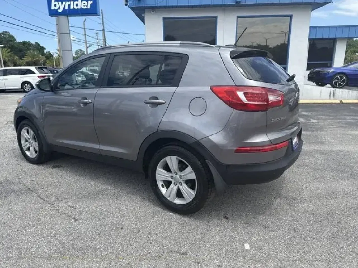 2012 Kia Sportage (KNDPB3A20C7) with an Other engine, AUTOMATIC transmission, located at 1285 Cassat Ave, Jacksonville, FL, 32205, (904) 425-3000, 30.299780, -81.732430 - IIHS Top Safety Pick. Only 130,450 Miles! Delivers 30 Highway MPG and 21 City MPG! This Kia Sportage delivers a Gas I4 2.4L/144 engine powering this Automatic transmission. MINERAL SILVER, CONVENIENCE PKG -inc: rear parking assist, telescopic steering wheel function, roof rails, rear spoiler, dual h - Photo#3