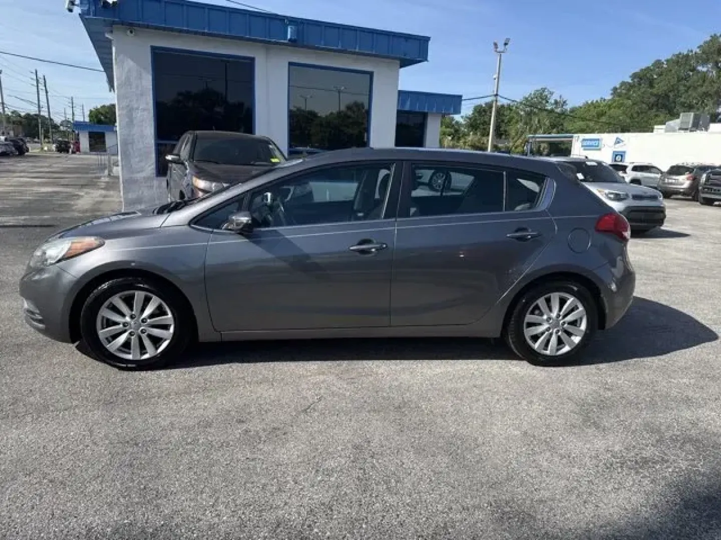 2014 Kia Forte 5-Door (KNAFX5A83E5) with an Other engine, AUTOMATIC transmission, located at 1285 Cassat Ave, Jacksonville, FL, 32205, (904) 425-3000, 30.299780, -81.732430 - KBB.com Brand Image Awards. Only 131,007 Miles! Boasts 34 Highway MPG and 24 City MPG! This Kia Forte 5-Door delivers a Regular Unleaded I-4 2.0 L/122 engine powering this Automatic transmission. WHEEL LOCKS, PROTECTION PACKAGE, GRAY, LEATHER SEAT TRIM.*This Kia Forte 5-Door Comes Equipped with Thes - Photo#2