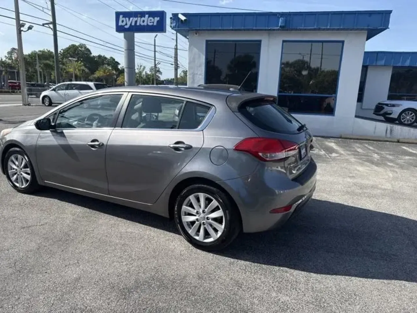 2014 Kia Forte 5-Door (KNAFX5A83E5) with an Other engine, AUTOMATIC transmission, located at 1285 Cassat Ave, Jacksonville, FL, 32205, (904) 425-3000, 30.299780, -81.732430 - KBB.com Brand Image Awards. Only 131,007 Miles! Boasts 34 Highway MPG and 24 City MPG! This Kia Forte 5-Door delivers a Regular Unleaded I-4 2.0 L/122 engine powering this Automatic transmission. WHEEL LOCKS, PROTECTION PACKAGE, GRAY, LEATHER SEAT TRIM.*This Kia Forte 5-Door Comes Equipped with Thes - Photo#3