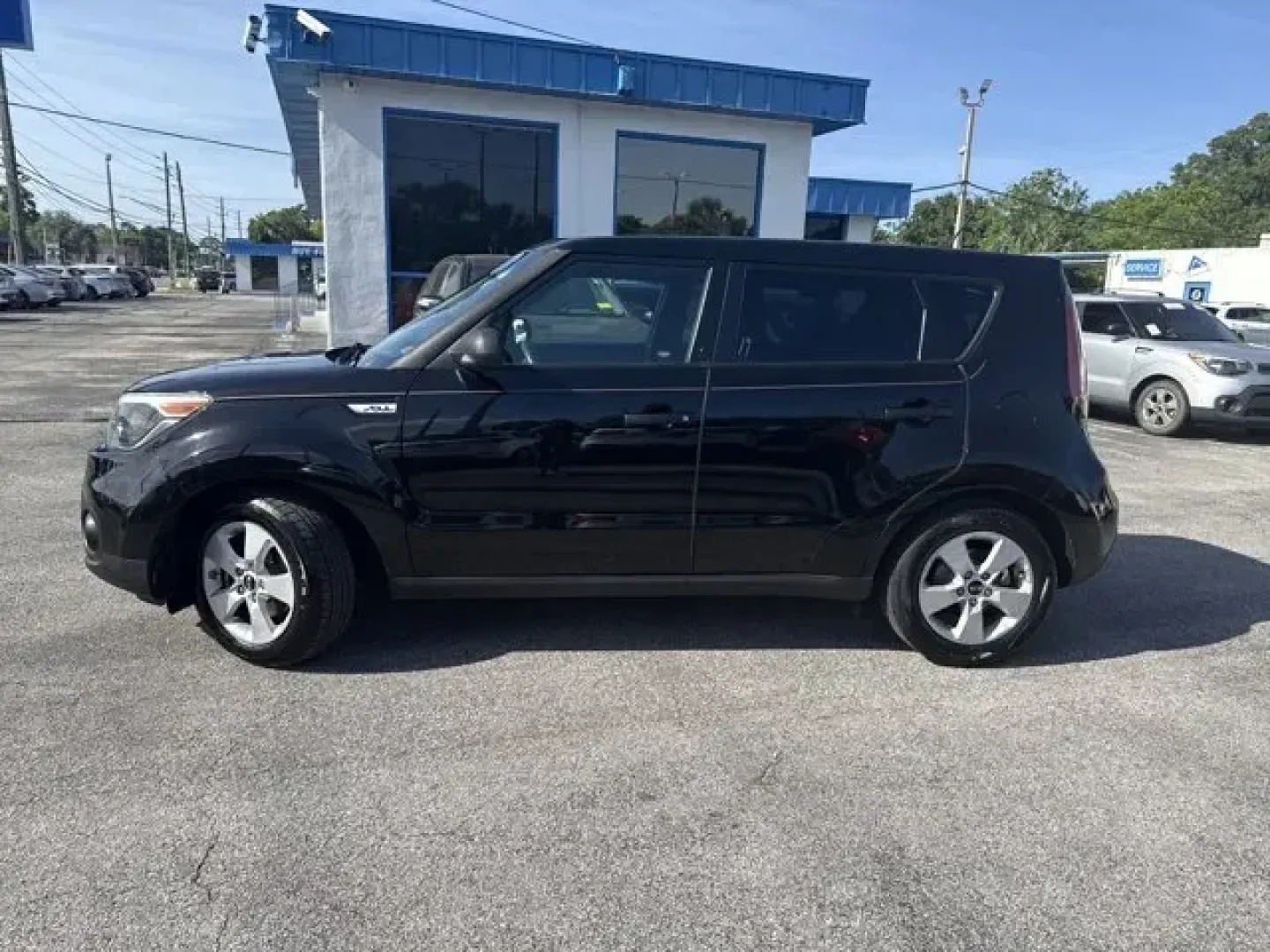 2017 Kia Soul (KNDJN2A27H7) with an Other engine, AUTOMATIC transmission, located at 1285 Cassat Ave, Jacksonville, FL, 32205, (904) 425-3000, 30.299780, -81.732430 - KBB.com 10 Coolest New Cars Under $18,000. Only 77,424 Miles! Boasts 30 Highway MPG and 25 City MPG! This Kia Soul boasts a Regular Unleaded I-4 1.6 L/97 engine powering this Automatic transmission. SHADOW BLACK, GRAY 2-TONE, CLOTH SEAT TRIM, CARPETED FLOOR MATS.*This Kia Soul Comes Equipped with Th - Photo#3