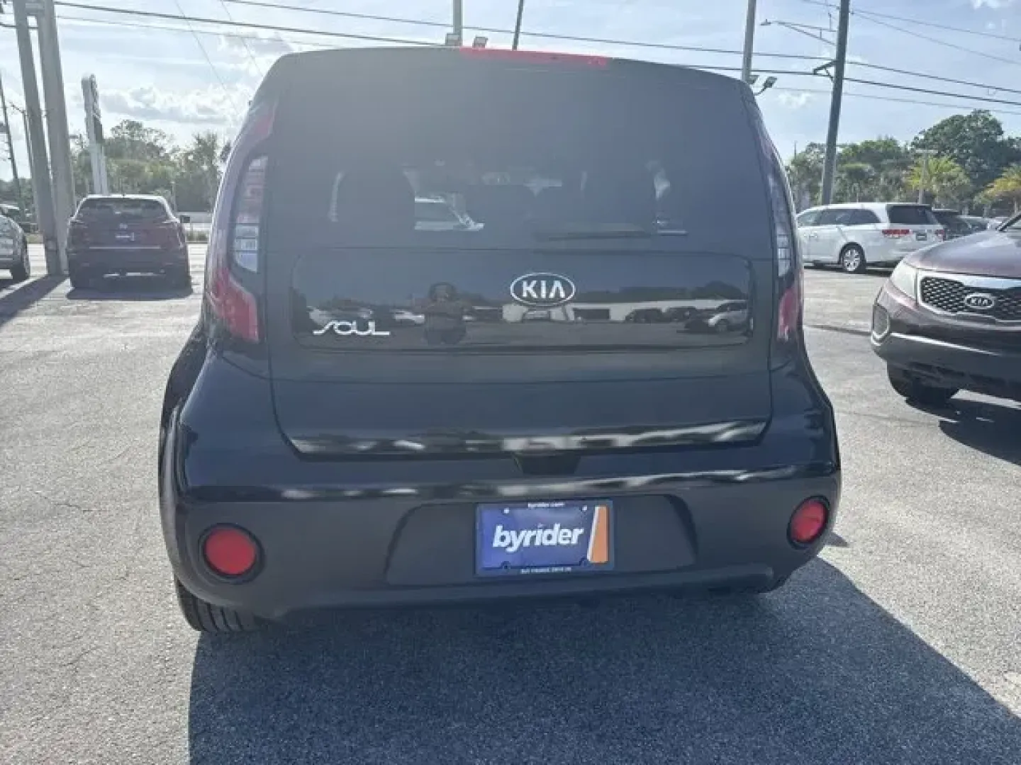 2017 Kia Soul (KNDJN2A27H7) with an Other engine, AUTOMATIC transmission, located at 1285 Cassat Ave, Jacksonville, FL, 32205, (904) 425-3000, 30.299780, -81.732430 - KBB.com 10 Coolest New Cars Under $18,000. Only 77,424 Miles! Boasts 30 Highway MPG and 25 City MPG! This Kia Soul boasts a Regular Unleaded I-4 1.6 L/97 engine powering this Automatic transmission. SHADOW BLACK, GRAY 2-TONE, CLOTH SEAT TRIM, CARPETED FLOOR MATS.*This Kia Soul Comes Equipped with Th - Photo#5