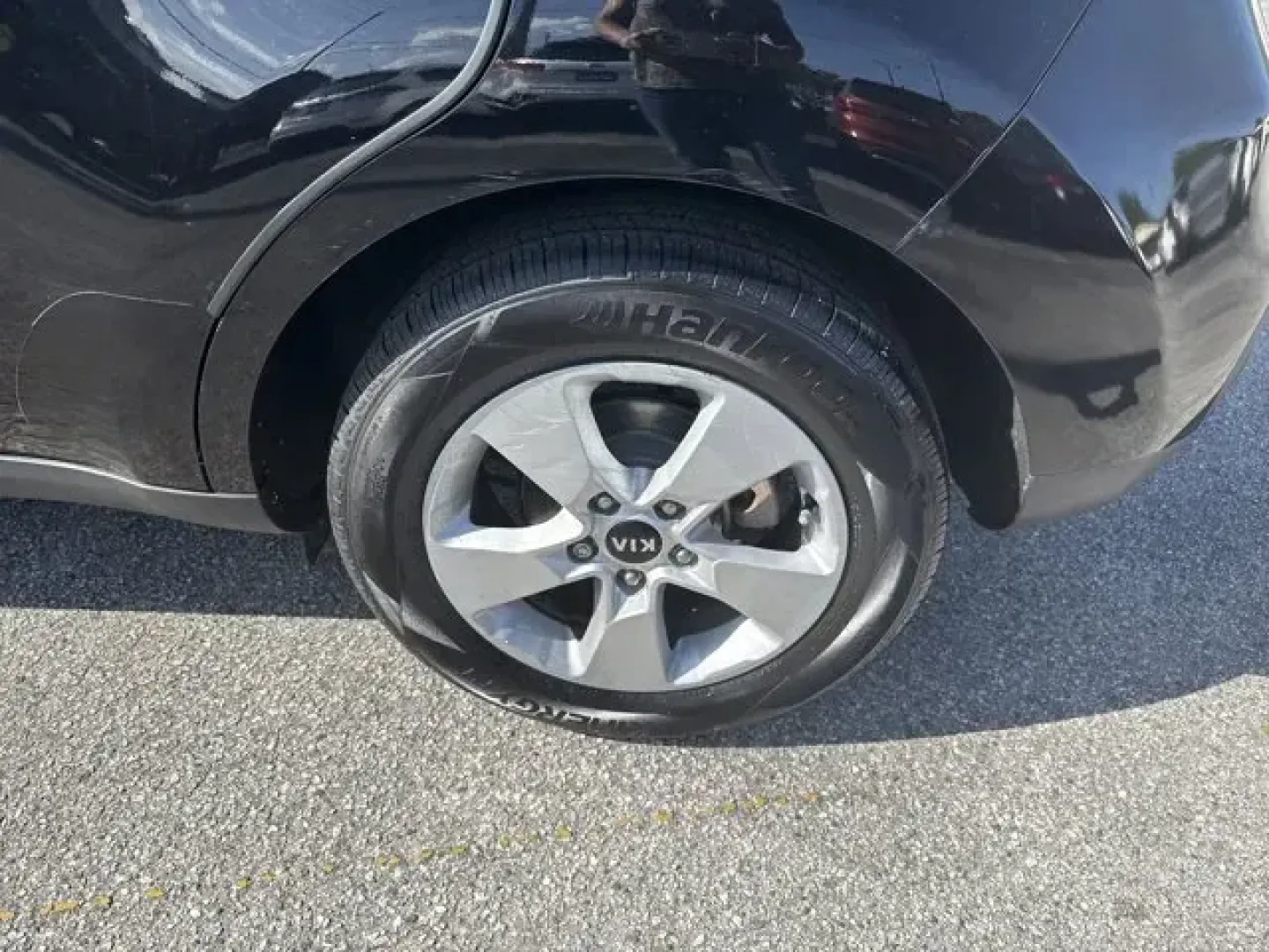 2017 Kia Soul (KNDJN2A27H7) with an Other engine, AUTOMATIC transmission, located at 1285 Cassat Ave, Jacksonville, FL, 32205, (904) 425-3000, 30.299780, -81.732430 - KBB.com 10 Coolest New Cars Under $18,000. Only 77,424 Miles! Boasts 30 Highway MPG and 25 City MPG! This Kia Soul boasts a Regular Unleaded I-4 1.6 L/97 engine powering this Automatic transmission. SHADOW BLACK, GRAY 2-TONE, CLOTH SEAT TRIM, CARPETED FLOOR MATS.*This Kia Soul Comes Equipped with Th - Photo#6