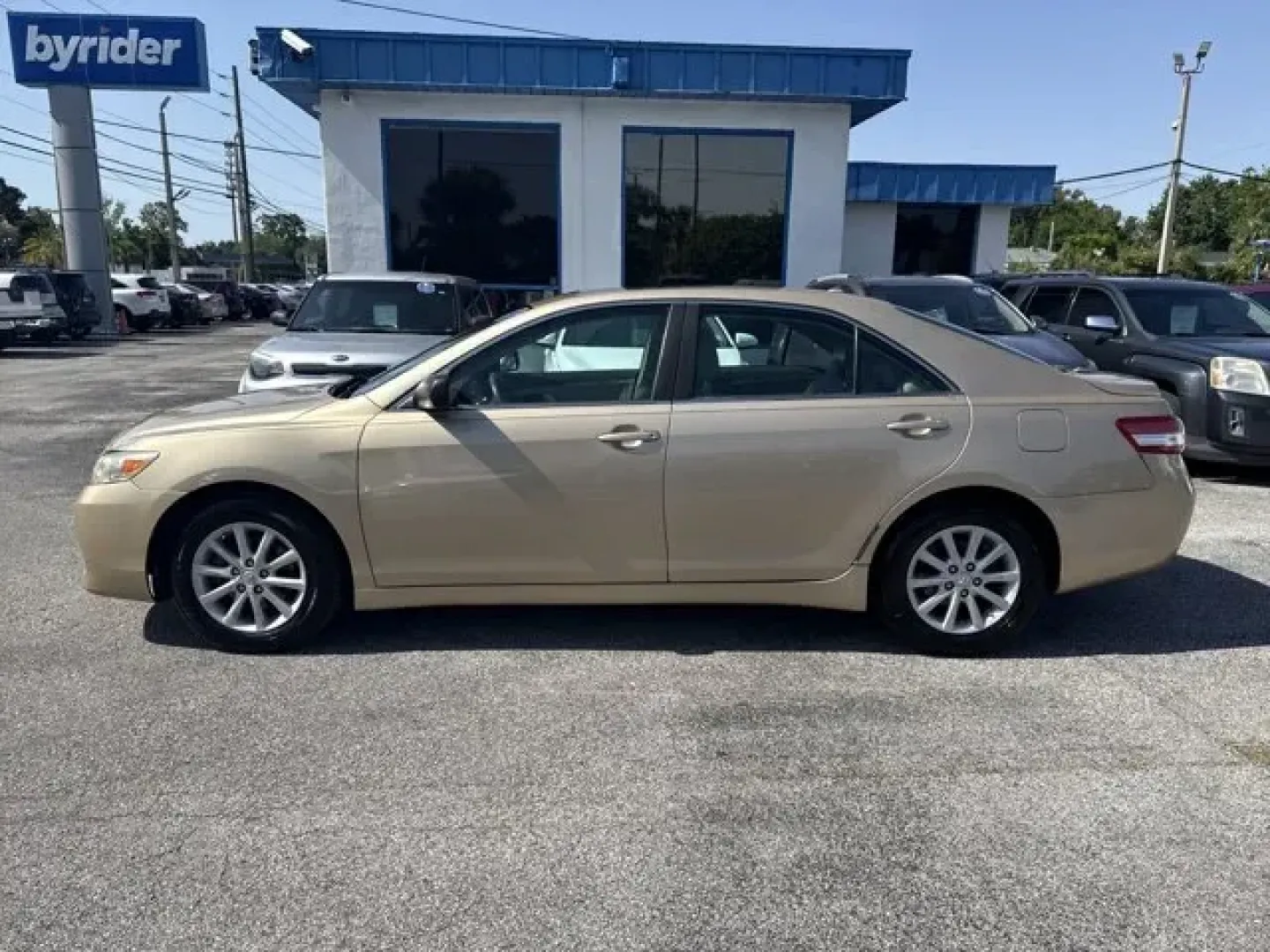2011 Toyota Camry (4T1BF3EKXBU) with an Other engine, AUTOMATIC transmission, located at 1285 Cassat Ave, Jacksonville, FL, 32205, (904) 425-3000, 30.299780, -81.732430 - KBB.com 10 Best Used Family Cars Under $15,000. Only 115,318 Miles! Boasts 32 Highway MPG and 22 City MPG! This Toyota Camry boasts a Gas I4 2.5L/152 engine powering this Automatic transmission. Washer-linked variable intermittent windshield wipers -inc: mist cycle, Vehicle stability control -inc: o - Photo#2