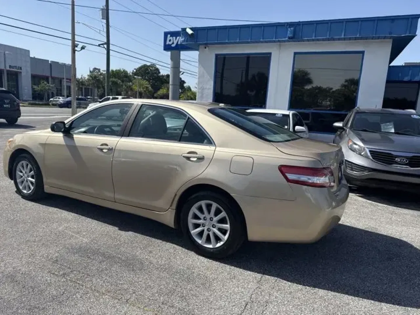 2011 Toyota Camry (4T1BF3EKXBU) with an Other engine, AUTOMATIC transmission, located at 1285 Cassat Ave, Jacksonville, FL, 32205, (904) 425-3000, 30.299780, -81.732430 - KBB.com 10 Best Used Family Cars Under $15,000. Only 115,318 Miles! Boasts 32 Highway MPG and 22 City MPG! This Toyota Camry boasts a Gas I4 2.5L/152 engine powering this Automatic transmission. Washer-linked variable intermittent windshield wipers -inc: mist cycle, Vehicle stability control -inc: o - Photo#3