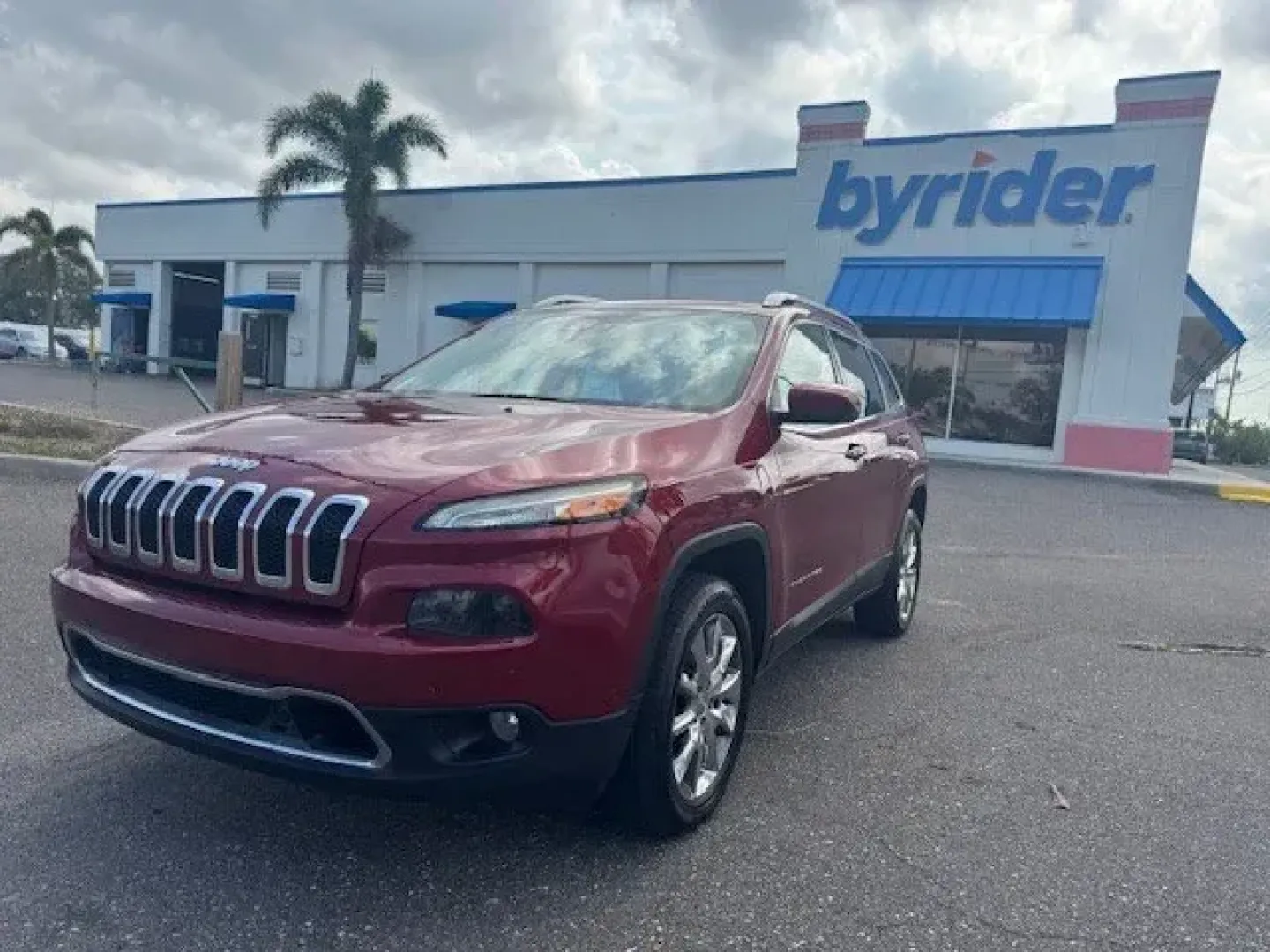 2017 Jeep Cherokee (1C4PJLDS9HW) with an Other engine, AUTOMATIC transmission, located at 7701 Park Blvd., Pinellas Park, FL, 33781, (727) 369-7777, 27.839552, -82.747284 - KBB.com 10 Most Awarded Brands. Boasts 29 Highway MPG and 21 City MPG! This Jeep Cherokee boasts a Regular Unleaded V-6 3.2 L/198 engine powering this Automatic transmission. WHEELS: 18 X 7 POLISHED ALUMINUM, TRANSMISSION: 9-SPEED 948TE AUTOMATIC (STD), TRAILER TOW GROUP -inc: 7 and 4 Pin Wiring H - Photo#7