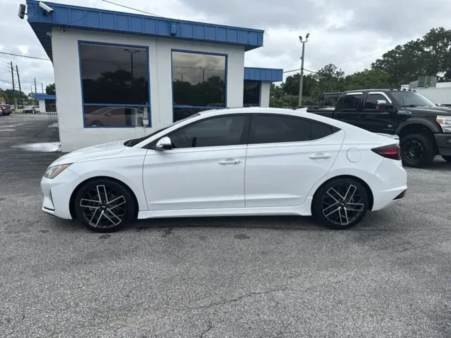 2020 Hyundai Elantra (KMHD04LB2LU) with an Other engine, AUTOMATIC transmission, located at 1285 Cassat Ave, Jacksonville, FL, 32205, (904) 425-3000, 30.299780, -81.732430 - Scores 33 Highway MPG and 26 City MPG! This Hyundai Elantra delivers a Intercooled Turbo Regular Unleaded I-4 1.6 L/97 engine powering this Automatic transmission. FIRST AID KIT, CARPETED FLOOR MATS, Window Grid And Roof Mount Antenna.*This Hyundai Elantra Comes Equipped with These Options *Wheels: - Photo#3