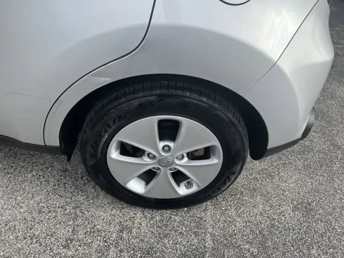 2016 Kia Soul (KNDJN2A29G7) with an Other engine, AUTOMATIC transmission, located at 1285 Cassat Ave, Jacksonville, FL, 32205, (904) 425-3000, 30.299780, -81.732430 - IIHS Top Safety Pick. Delivers 30 Highway MPG and 24 City MPG! This Kia Soul delivers a Regular Unleaded I-4 1.6 L/97 engine powering this Automatic transmission. GRAY 2-TONE, CLOTH SEAT TRIM, CARPETED FLOOR MATS, CARGO NET.*This Kia Soul Comes Equipped with These Options *BRIGHT SILVER, Wheels: 16 - Photo#5