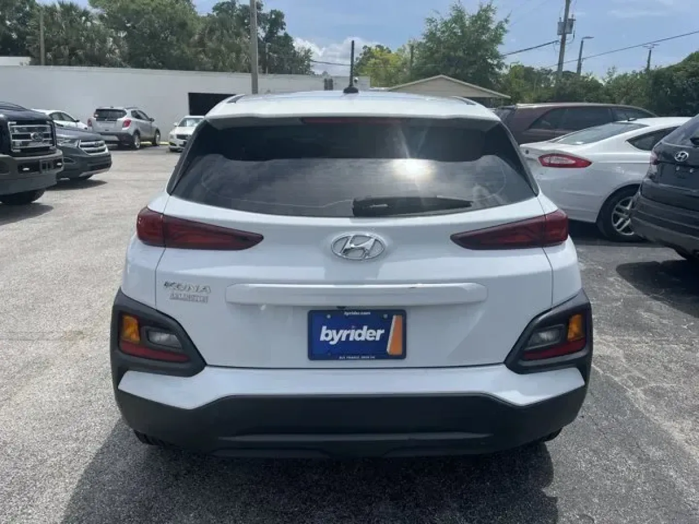 2019 Hyundai Kona (KM8K12AA9KU) with an Other engine, AUTOMATIC transmission, located at 1285 Cassat Ave, Jacksonville, FL, 32205, (904) 425-3000, 30.299780, -81.732430 - KBB.com 10 Best SUVs Under $30,000. Delivers 33 Highway MPG and 27 City MPG! This Hyundai Kona delivers a Regular Unleaded I-4 2.0 L/122 engine powering this Automatic transmission. WHEEL LOCKS, OPTION GROUP 01, GRAY/BLACK, CLOTH SEAT TRIM.* This Hyundai Kona Features the Following Options *CARPETED - Photo#1