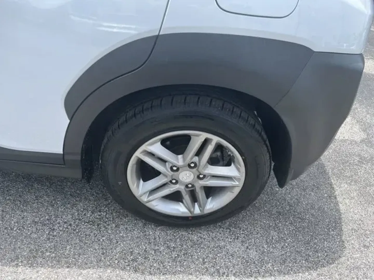 2019 Hyundai Kona (KM8K12AA9KU) with an Other engine, AUTOMATIC transmission, located at 1285 Cassat Ave, Jacksonville, FL, 32205, (904) 425-3000, 30.299780, -81.732430 - KBB.com 10 Best SUVs Under $30,000. Delivers 33 Highway MPG and 27 City MPG! This Hyundai Kona delivers a Regular Unleaded I-4 2.0 L/122 engine powering this Automatic transmission. WHEEL LOCKS, OPTION GROUP 01, GRAY/BLACK, CLOTH SEAT TRIM.* This Hyundai Kona Features the Following Options *CARPETED - Photo#2