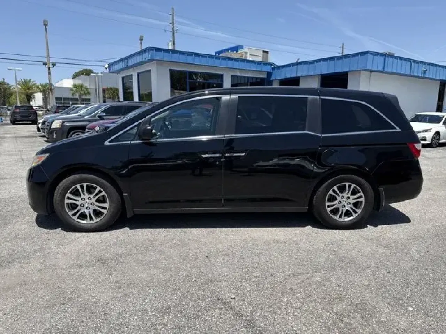 2013 Honda Odyssey (5FNRL5H68DB) with an Other engine, AUTOMATIC transmission, located at 1285 Cassat Ave, Jacksonville, FL, 32205, (904) 425-3000, 30.299780, -81.732430 - KBB.com 10 Best Family Cars. Only 134,895 Miles! Boasts 27 Highway MPG and 18 City MPG! This Honda Odyssey boasts a Gas V6 3.5L/212 engine powering this Automatic transmission. XM Radio (subscription required), Wide-mode adjustable 2nd-row seats -inc: leather trimmed outboard seats, multi-function c - Photo#3