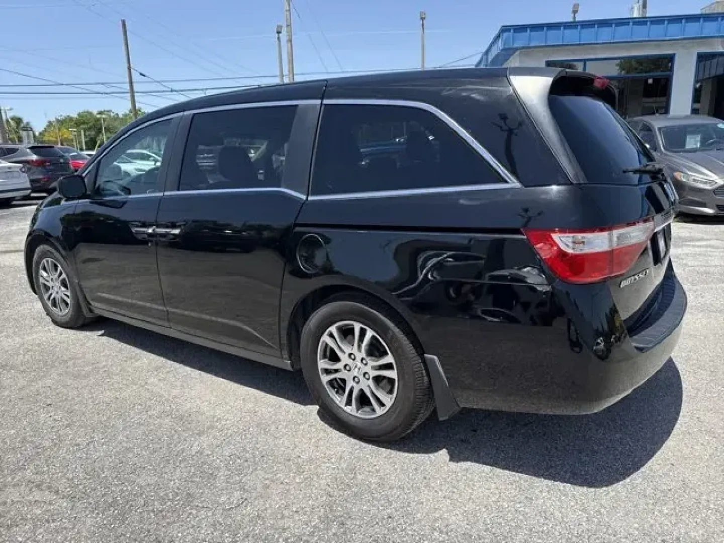 2013 Honda Odyssey (5FNRL5H68DB) with an Other engine, AUTOMATIC transmission, located at 1285 Cassat Ave, Jacksonville, FL, 32205, (904) 425-3000, 30.299780, -81.732430 - KBB.com 10 Best Family Cars. Only 134,895 Miles! Boasts 27 Highway MPG and 18 City MPG! This Honda Odyssey boasts a Gas V6 3.5L/212 engine powering this Automatic transmission. XM Radio (subscription required), Wide-mode adjustable 2nd-row seats -inc: leather trimmed outboard seats, multi-function c - Photo#4