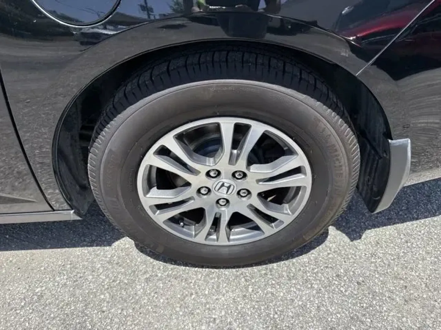 2013 Honda Odyssey (5FNRL5H68DB) with an Other engine, AUTOMATIC transmission, located at 1285 Cassat Ave, Jacksonville, FL, 32205, (904) 425-3000, 30.299780, -81.732430 - KBB.com 10 Best Family Cars. Only 134,895 Miles! Boasts 27 Highway MPG and 18 City MPG! This Honda Odyssey boasts a Gas V6 3.5L/212 engine powering this Automatic transmission. XM Radio (subscription required), Wide-mode adjustable 2nd-row seats -inc: leather trimmed outboard seats, multi-function c - Photo#6