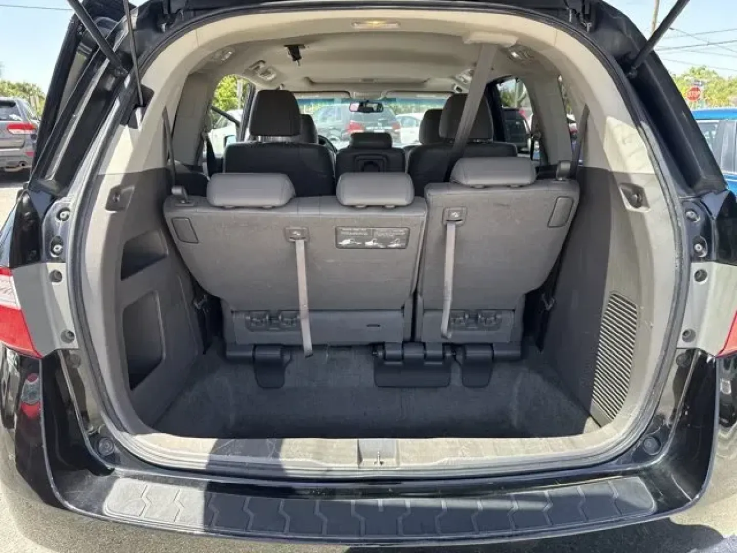 2013 Honda Odyssey (5FNRL5H68DB) with an Other engine, AUTOMATIC transmission, located at 1285 Cassat Ave, Jacksonville, FL, 32205, (904) 425-3000, 30.299780, -81.732430 - KBB.com 10 Best Family Cars. Only 134,895 Miles! Boasts 27 Highway MPG and 18 City MPG! This Honda Odyssey boasts a Gas V6 3.5L/212 engine powering this Automatic transmission. XM Radio (subscription required), Wide-mode adjustable 2nd-row seats -inc: leather trimmed outboard seats, multi-function c - Photo#7