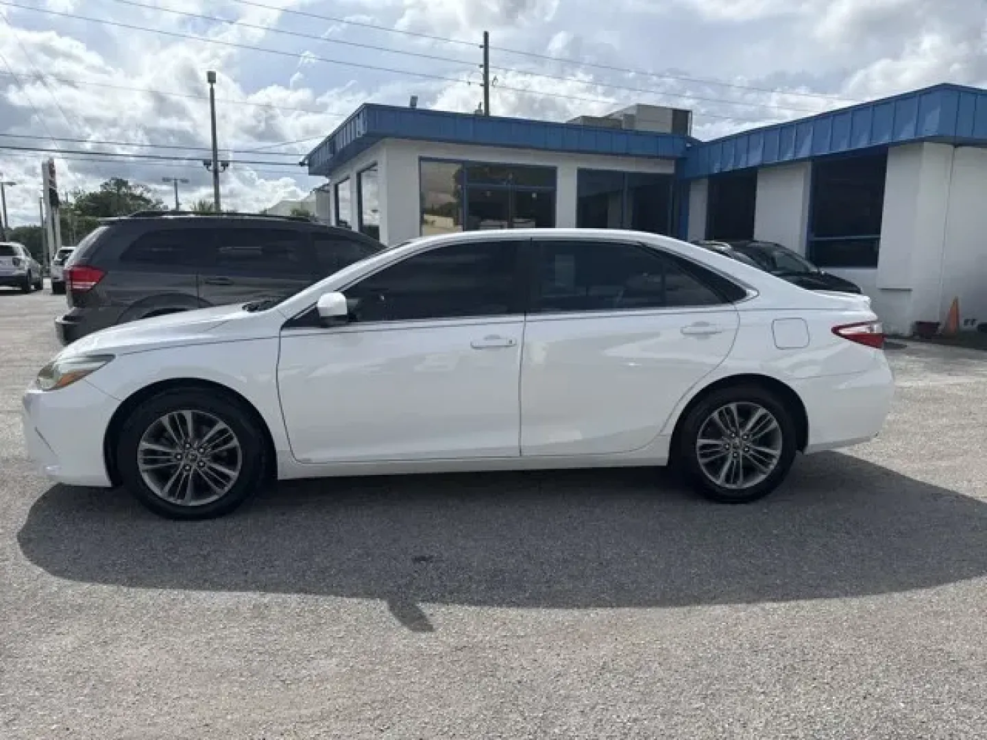 2015 Toyota Camry (4T1BF1FK5FU) with an Other engine, AUTOMATIC transmission, located at 1285 Cassat Ave, Jacksonville, FL, 32205, (904) 425-3000, 30.299780, -81.732430 - KBB.com 10 Most Comfortable Cars Under $30,000. Delivers 35 Highway MPG and 25 City MPG! This Toyota Camry boasts a Regular Unleaded I-4 2.5 L/152 engine powering this Automatic transmission. Window Grid Antenna, Variable intermittent wipers, Valet Function.* This Toyota Camry Features the Following - Photo#3