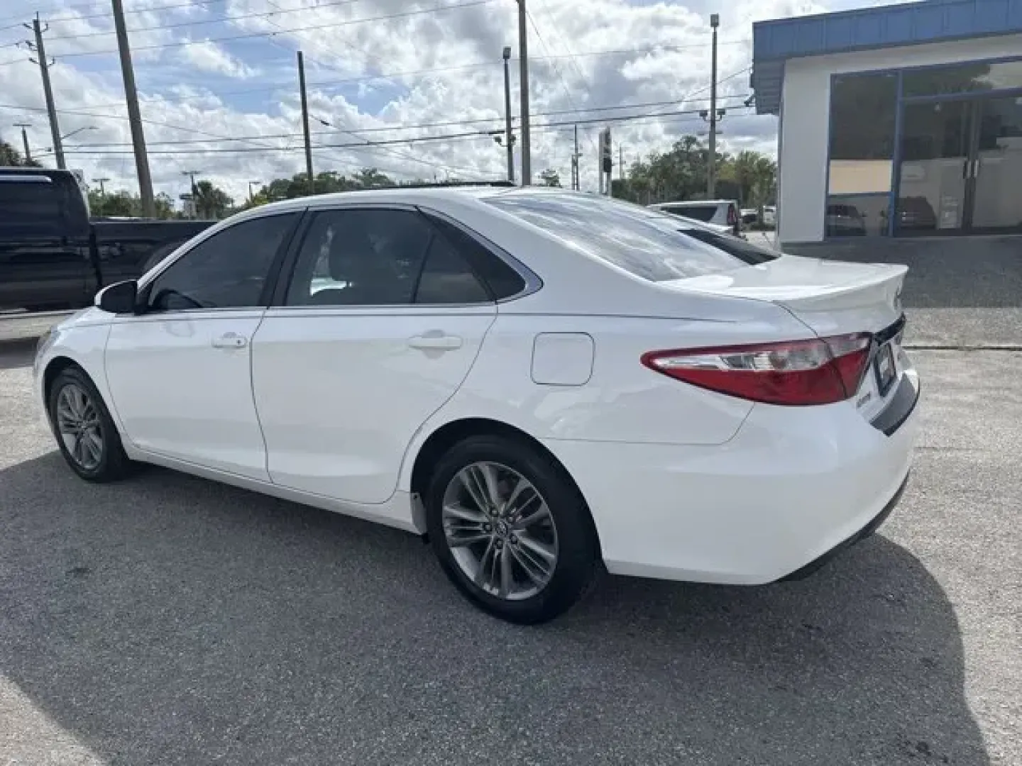 2015 Toyota Camry (4T1BF1FK5FU) with an Other engine, AUTOMATIC transmission, located at 1285 Cassat Ave, Jacksonville, FL, 32205, (904) 425-3000, 30.299780, -81.732430 - KBB.com 10 Most Comfortable Cars Under $30,000. Delivers 35 Highway MPG and 25 City MPG! This Toyota Camry boasts a Regular Unleaded I-4 2.5 L/152 engine powering this Automatic transmission. Window Grid Antenna, Variable intermittent wipers, Valet Function.* This Toyota Camry Features the Following - Photo#4