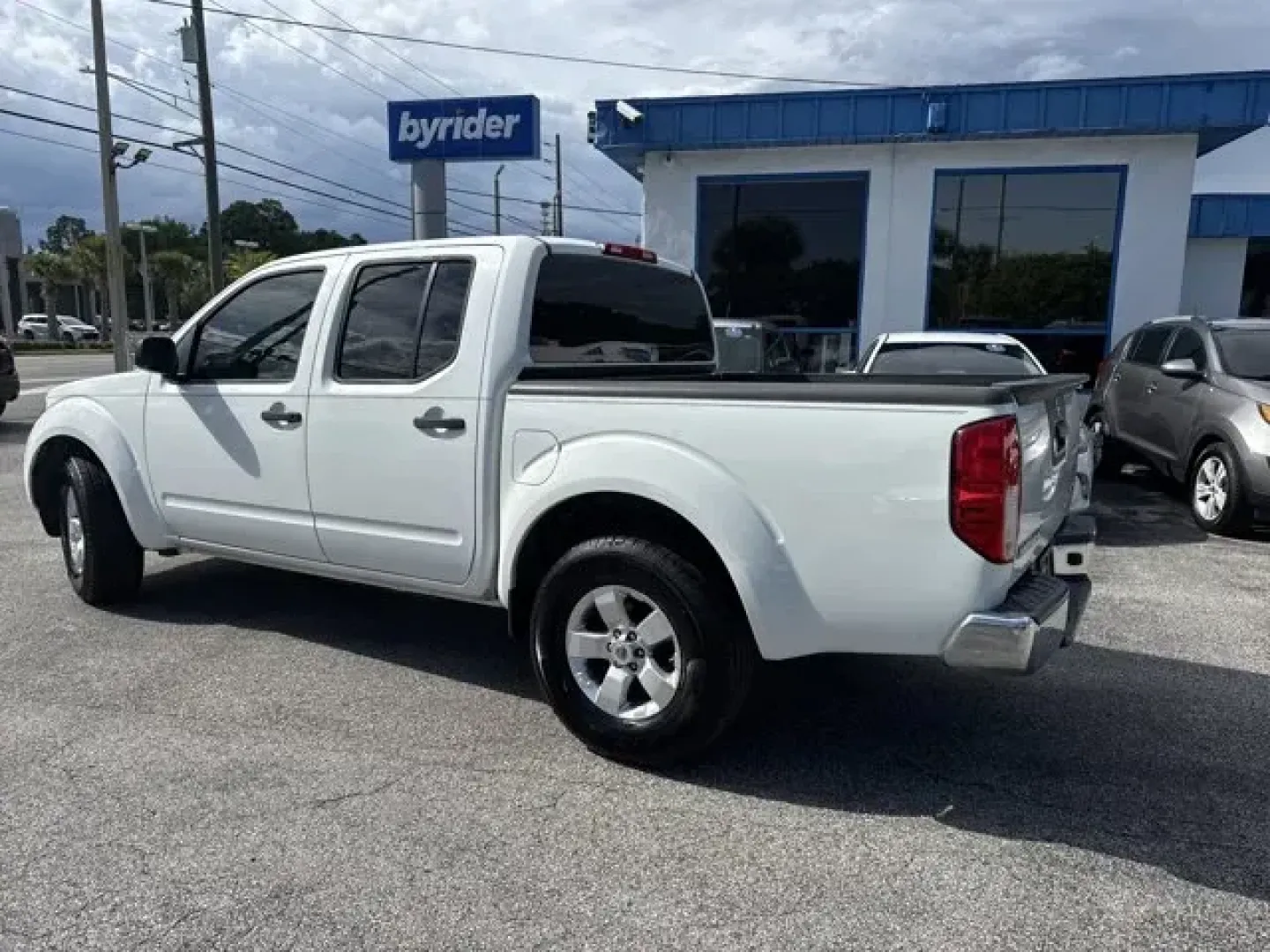 2013 Nissan Frontier (1N6AD0ER4DN) with an Other engine, AUTOMATIC transmission, located at 1285 Cassat Ave, Jacksonville, FL, 32205, (904) 425-3000, 30.299780, -81.732430 - Only 119,487 Miles! Boasts 22 Highway MPG and 16 City MPG! This Nissan Frontier boasts a Gas V6 4.0L/241 engine powering this Automatic transmission. STEEL, SEAT TRIM, GLACIER WHITE, [L92] FRONT/REAR FLOOR MATS.* This Nissan Frontier Features the Following Options *Vehicle speed-sensitive pwr steeri - Photo#4