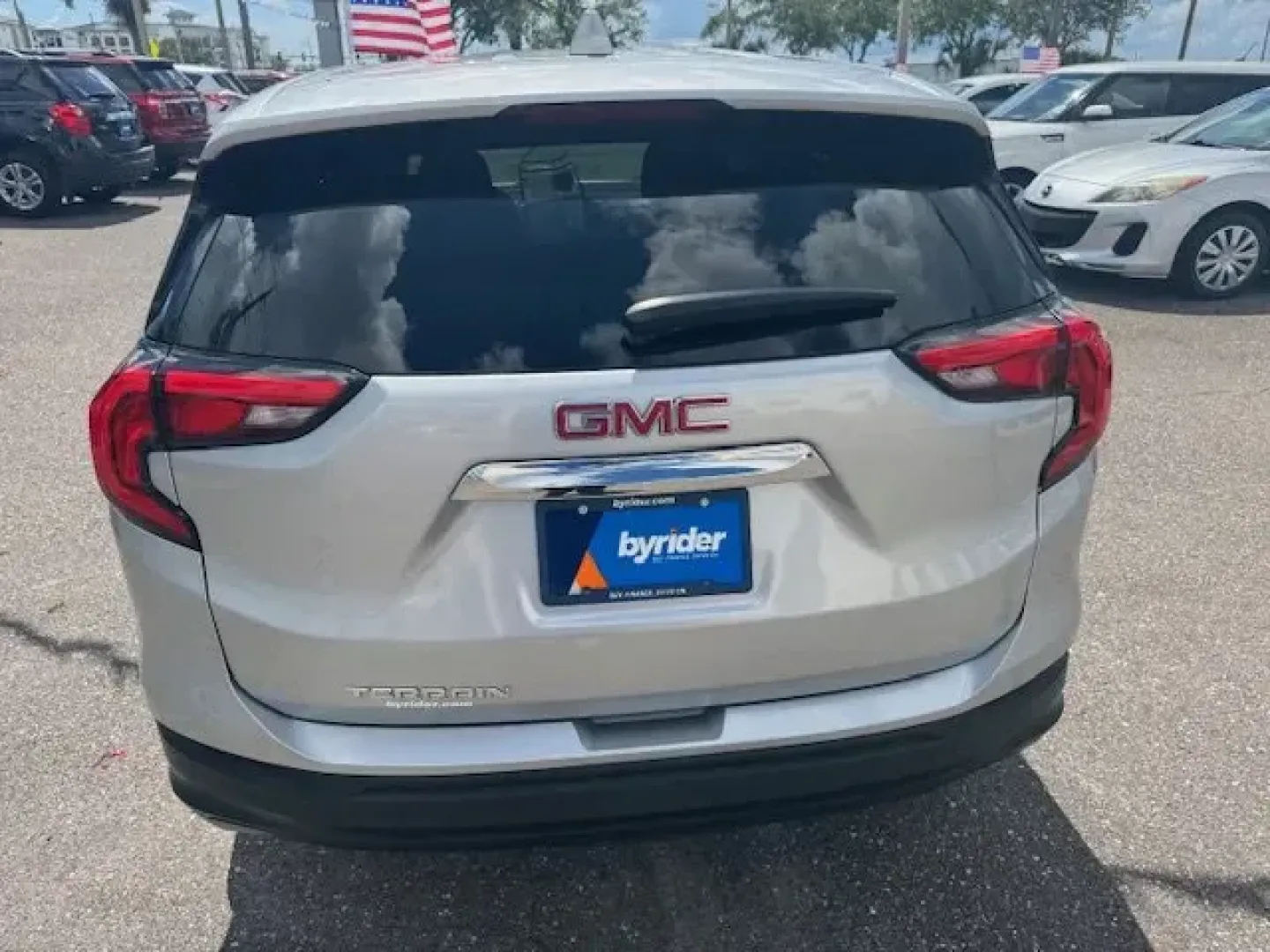 2019 GMC Terrain (3GKALMEV6KL) with an Other engine, AUTOMATIC transmission, located at 8829 US Hwy 19, Port Richey, FL, 34668, (727) 264-1107, 28.285917, -82.717346 - Delivers 30 Highway MPG and 26 City MPG! This GMC Terrain delivers a Turbocharged Gas/E15 I4 1.5L/92 engine powering this Automatic transmission. SLE PREFERRED EQUIPMENT GROUP Includes Standard Equipment, SEATS, FRONT BUCKET (STD), QUICKSILVER METALLIC.*This GMC Terrain Comes Equipped with These Opt - Photo#3