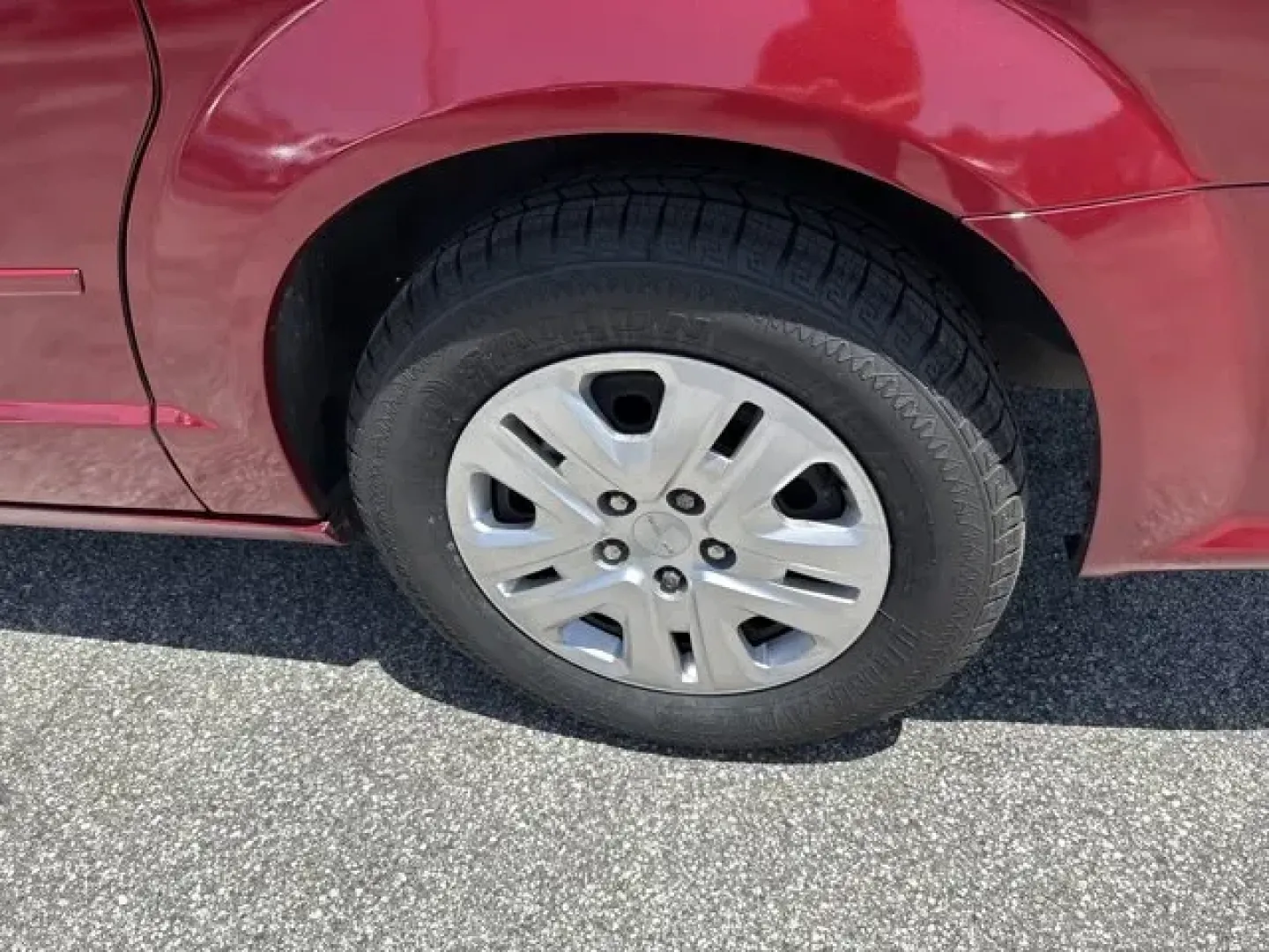 2015 Dodge Grand Caravan (2C4RDGBG9FR) with an Other engine, AUTOMATIC transmission, located at 1285 Cassat Ave, Jacksonville, FL, 32205, (904) 425-3000, 30.299780, -81.732430 - Only 95,646 Miles! Scores 25 Highway MPG and 17 City MPG! This Dodge Grand Caravan delivers a Regular Unleaded V-6 3.6 L/220 engine powering this Automatic transmission. WHEELS: 17 X 6.5 STEEL (STD), UCONNECT HANDS-FREE GROUP -inc: Remote USB Port, Bluetooth Streaming Audio, Leather Wrapped Steering - Photo#6