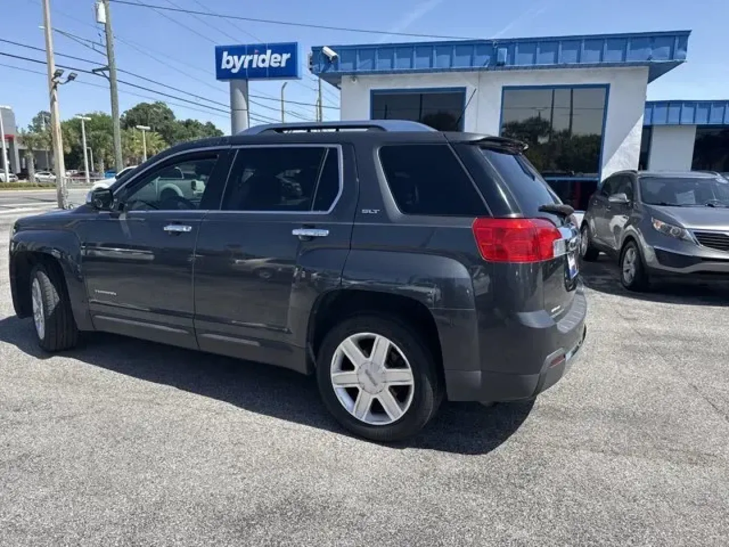 2010 GMC Terrain (2CTALHEW0A6) with an Other engine, AUTOMATIC transmission, located at 1285 Cassat Ave, Jacksonville, FL, 32205, (904) 425-3000, 30.299780, -81.732430 - Only 115,991 Miles! Boasts 32 Highway MPG and 22 City MPG! This GMC Terrain delivers a Gas I4 2.4/146.5 engine powering this Automatic transmission. WHEELS, 4 - 18 X 7.5 (45.7 CM X 19.1 CM) BRIGHT MACHINED ALUMINUM (STD), TRANSMISSION, 6-SPEED AUTOMATIC (STD), TIRES, P235/55R18 ALL-SEASON, BLACKWALL - Photo#4