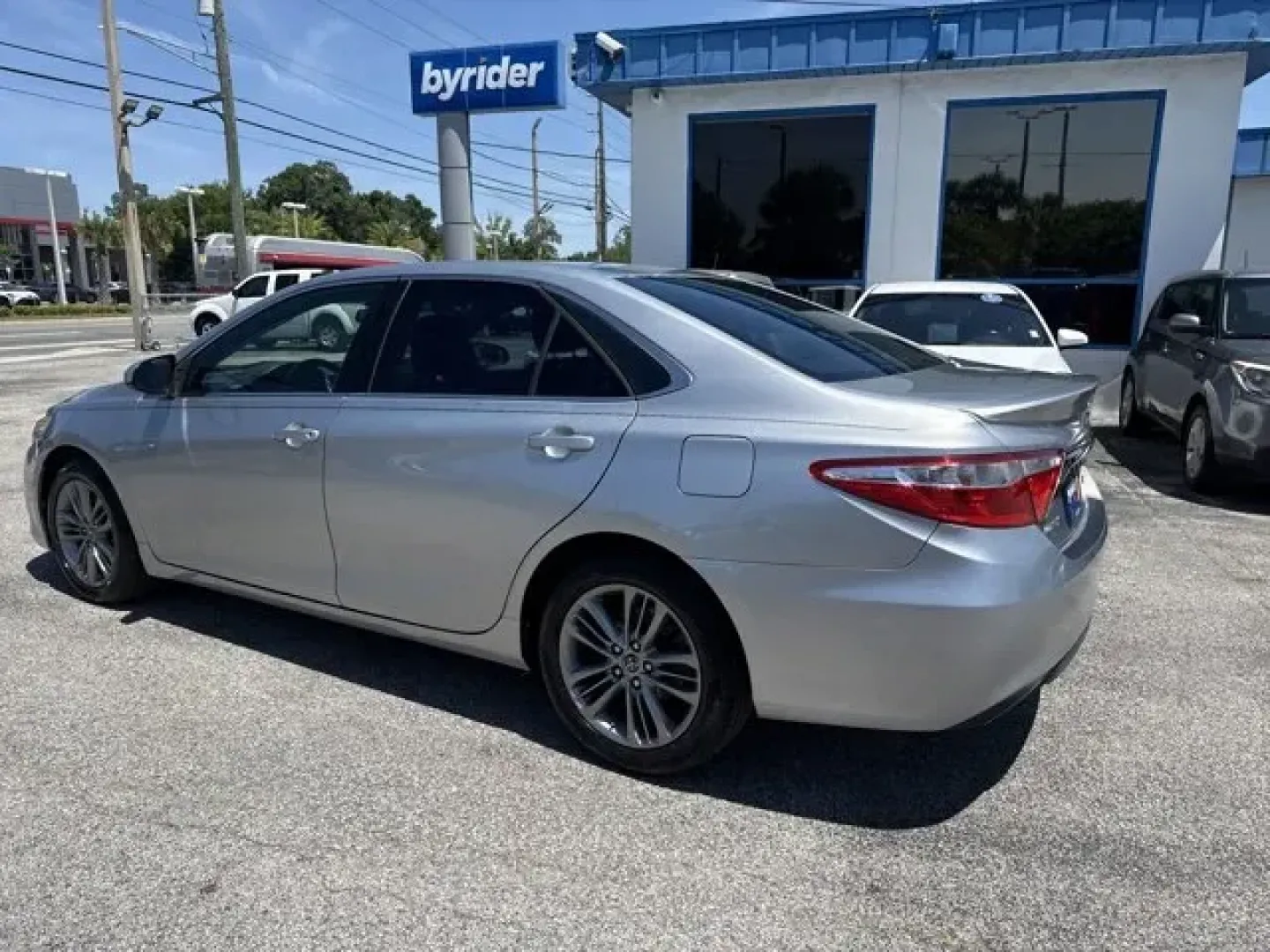 2015 Toyota Camry (4T1BF1FK0FU) with an Other engine, AUTOMATIC transmission, located at 1285 Cassat Ave, Jacksonville, FL, 32205, (904) 425-3000, 30.299780, -81.732430 - KBB.com 15 Best Family Cars. Delivers 35 Highway MPG and 25 City MPG! This Toyota Camry boasts a Regular Unleaded I-4 2.5 L/152 engine powering this Automatic transmission. Window Grid Antenna, Variable intermittent wipers, Valet Function.* This Toyota Camry Features the Following Options *Trunk Rea - Photo#4
