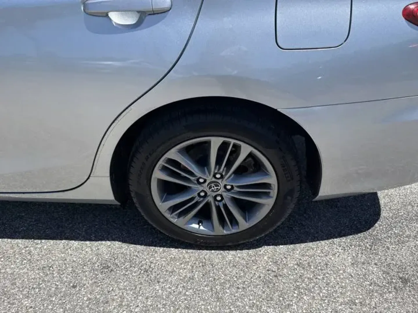 2015 Toyota Camry (4T1BF1FK0FU) with an Other engine, AUTOMATIC transmission, located at 1285 Cassat Ave, Jacksonville, FL, 32205, (904) 425-3000, 30.299780, -81.732430 - KBB.com 15 Best Family Cars. Delivers 35 Highway MPG and 25 City MPG! This Toyota Camry boasts a Regular Unleaded I-4 2.5 L/152 engine powering this Automatic transmission. Window Grid Antenna, Variable intermittent wipers, Valet Function.* This Toyota Camry Features the Following Options *Trunk Rea - Photo#6