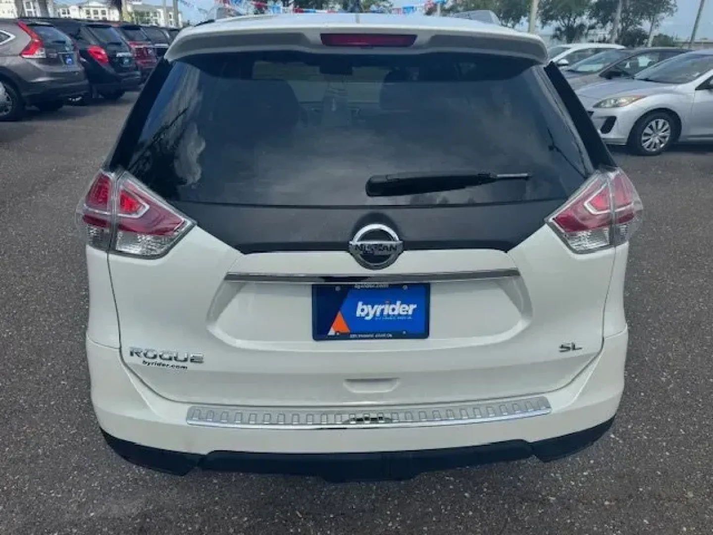 2015 Nissan Rogue (5N1AT2MT5FC) with an Other engine, AUTOMATIC transmission, located at 7701 Park Blvd., Pinellas Park, FL, 33781, (727) 369-7777, 27.839552, -82.747284 - IIHS Top Safety Pick. Only 103,925 Miles! Boasts 33 Highway MPG and 26 City MPG! This Nissan Rogue delivers a Regular Unleaded I-4 2.5 L/152 engine powering this Variable transmission. PEARL WHITE, [Z66] ACTIVATION DISCLAIMER, [B93] CHROME REAR BUMPER PROTECTOR.*This Nissan Rogue Comes Equipped with - Photo#4