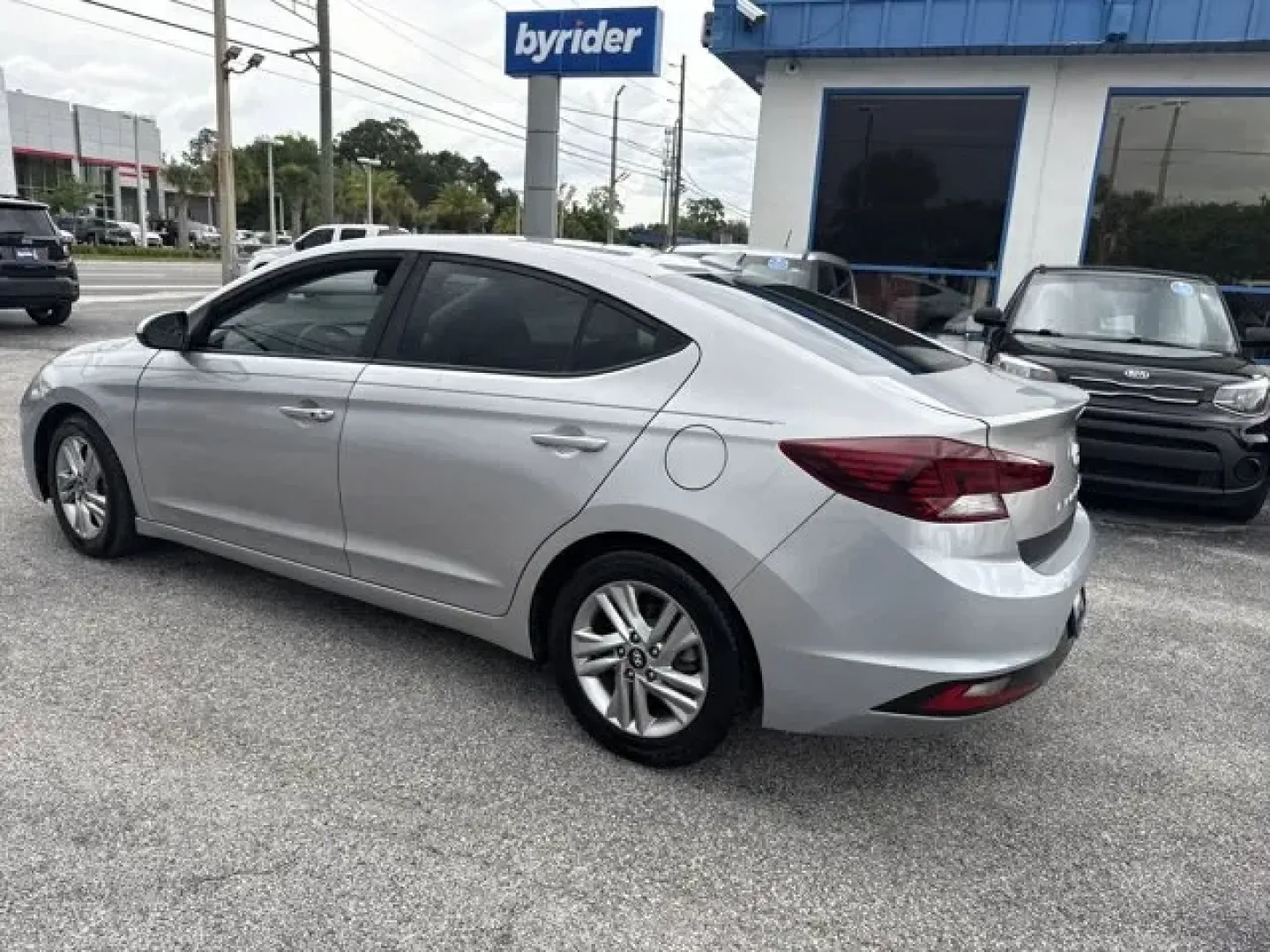 2020 Hyundai Elantra (KMHD84LF0LU) with an Other engine, AUTOMATIC transmission, located at 1285 Cassat Ave, Jacksonville, FL, 32205, (904) 425-3000, 30.299780, -81.732430 - Scores 40 Highway MPG and 30 City MPG! This Hyundai Elantra delivers a Regular Unleaded I-4 2.0 L/122 engine powering this Variable transmission. OPTION GROUP 01 -inc: standard equipment, GRAY, PREMIUM CLOTH SEAT TRIM, CARPETED FLOOR MATS.* This Hyundai Elantra Features the Following Options *Window - Photo#2