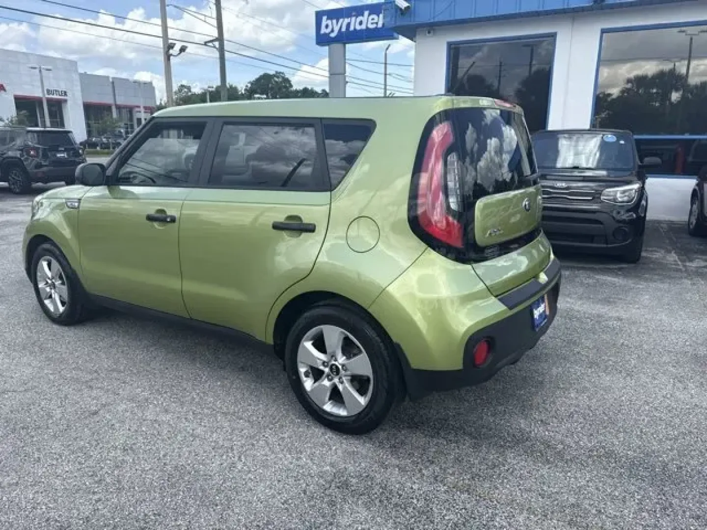 2017 Kia Soul (KNDJN2A29H7) with an Other engine, AUTOMATIC transmission, located at 1285 Cassat Ave, Jacksonville, FL, 32205, (904) 425-3000, 30.299780, -81.732430 - KBB.com 10 Coolest New Cars Under $18,000. Boasts 30 Highway MPG and 25 City MPG! This Kia Soul boasts a Regular Unleaded I-4 1.6 L/97 engine powering this Automatic transmission. CARPETED FLOOR MATS, CARGO NET, BLACK, CLOTH SEAT TRIM.*This Kia Soul Comes Equipped with These Options *ALIEN II, Wheel - Photo#3