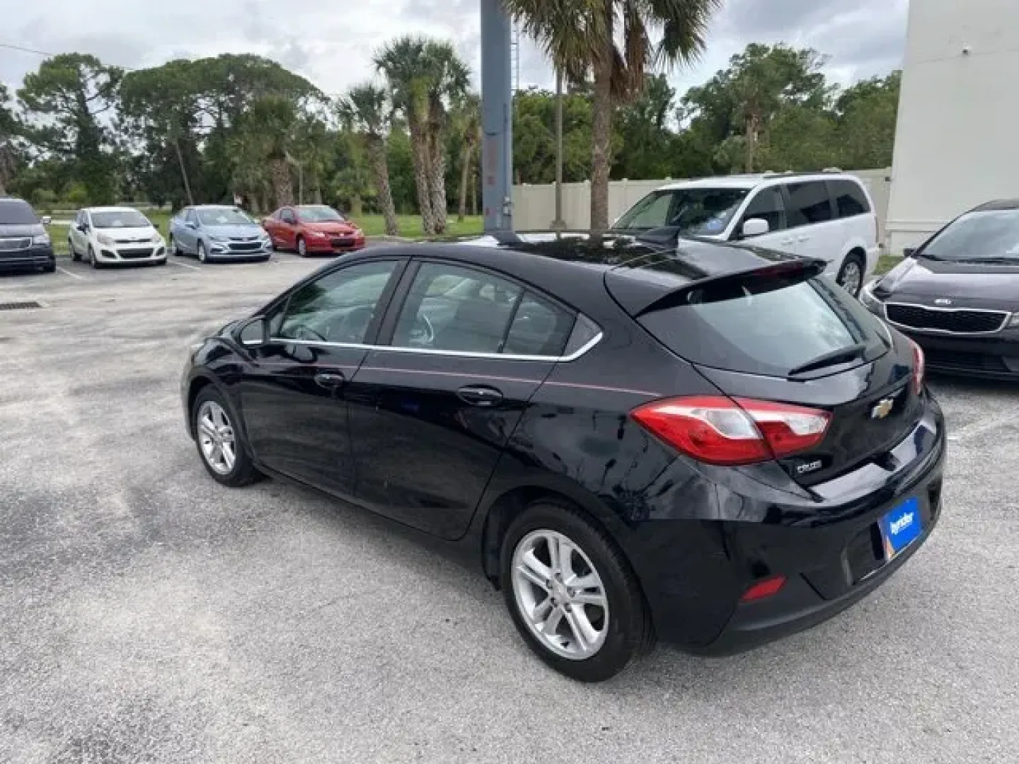 2017 Honda Cruze (3G1BE6SM5HS) with an Other engine, AUTOMATIC transmission, located at 8829 US Hwy 19, Port Richey, FL, 34668, (727) 264-1107, 28.285917, -82.717346 - KBB.com 10 Most Awarded Brands. Boasts 38 Highway MPG and 29 City MPG! This Chevrolet Cruze delivers a Turbocharged Gas I4 1.4L/ engine powering this Automatic transmission. TRANSMISSION, 6-SPEED AUTOMATIC (STD), SEATS, HEATED DRIVER AND FRONT PASSENGER, SEATS, FRONT BUCKET WITH RECLINING SEATBACKS - Photo#5