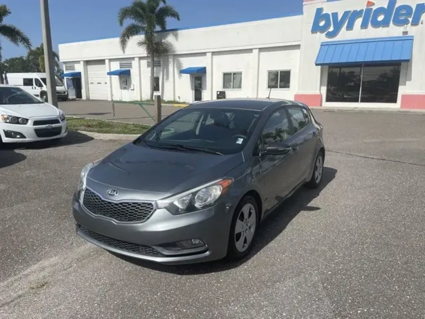 2016 Kia Forte 5-Door (KNAFK5A87G5) with an Other engine, AUTOMATIC transmission, located at 7701 Park Blvd., Pinellas Park, FL, 33781, (727) 369-7777, 27.839552, -82.747284 - Only 83,480 Miles! Boasts 33 Highway MPG and 25 City MPG! This Kia Forte 5-Door delivers a Regular Unleaded I-4 2.0 L/122 engine powering this Automatic transmission. CARPETED FLOOR MATS, BLACK, KNIT and WOVEN CLOTH SEAT TRIM, AUTO-DIMMING MIRROR -inc: compass and HomeLink.* This Kia Forte 5-Door - Photo#1