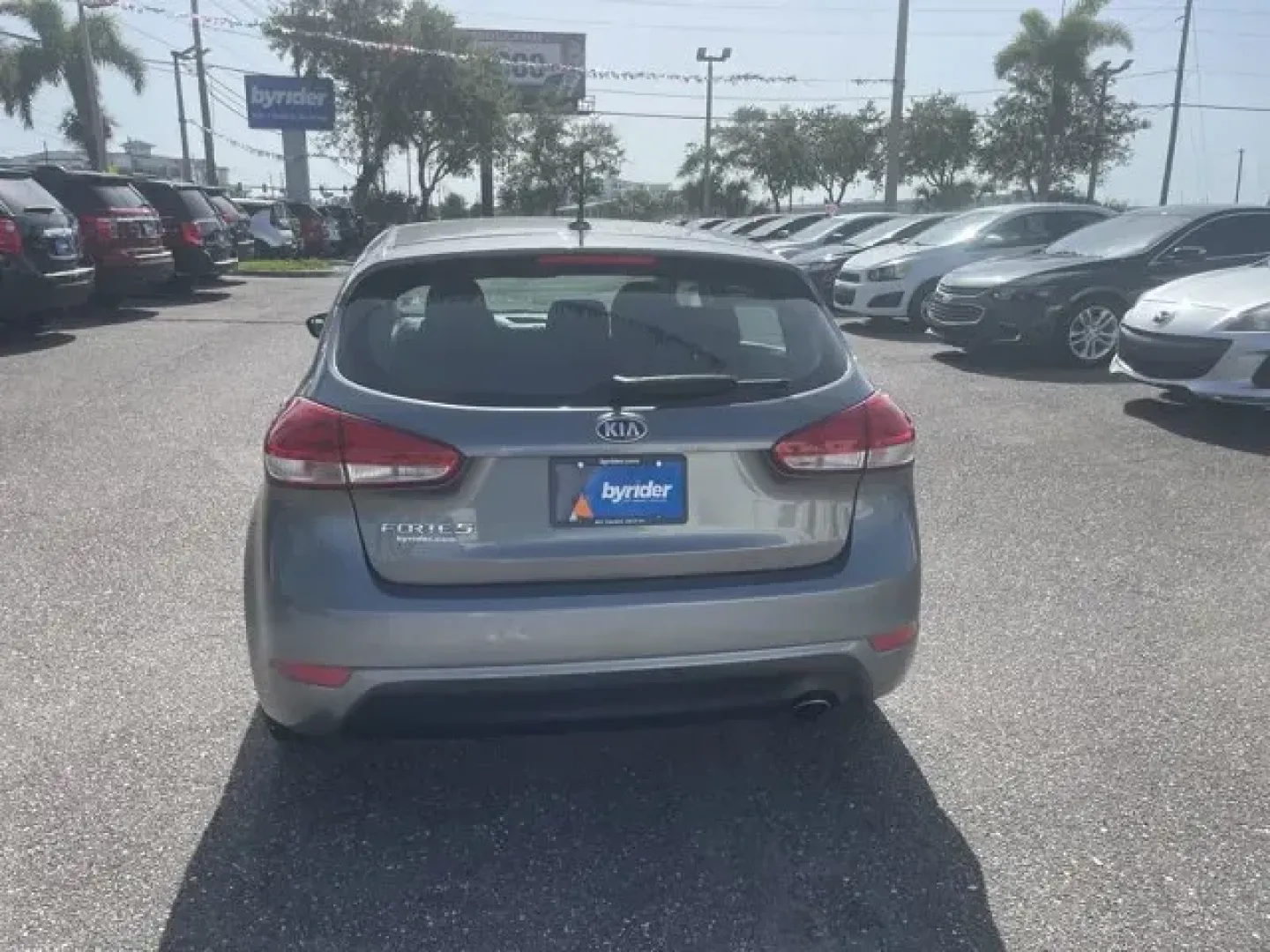 2016 Kia Forte 5-Door (KNAFK5A87G5) with an Other engine, AUTOMATIC transmission, located at 7701 Park Blvd., Pinellas Park, FL, 33781, (727) 369-7777, 27.839552, -82.747284 - Only 83,480 Miles! Boasts 33 Highway MPG and 25 City MPG! This Kia Forte 5-Door delivers a Regular Unleaded I-4 2.0 L/122 engine powering this Automatic transmission. CARPETED FLOOR MATS, BLACK, KNIT and WOVEN CLOTH SEAT TRIM, AUTO-DIMMING MIRROR -inc: compass and HomeLink.* This Kia Forte 5-Door - Photo#5