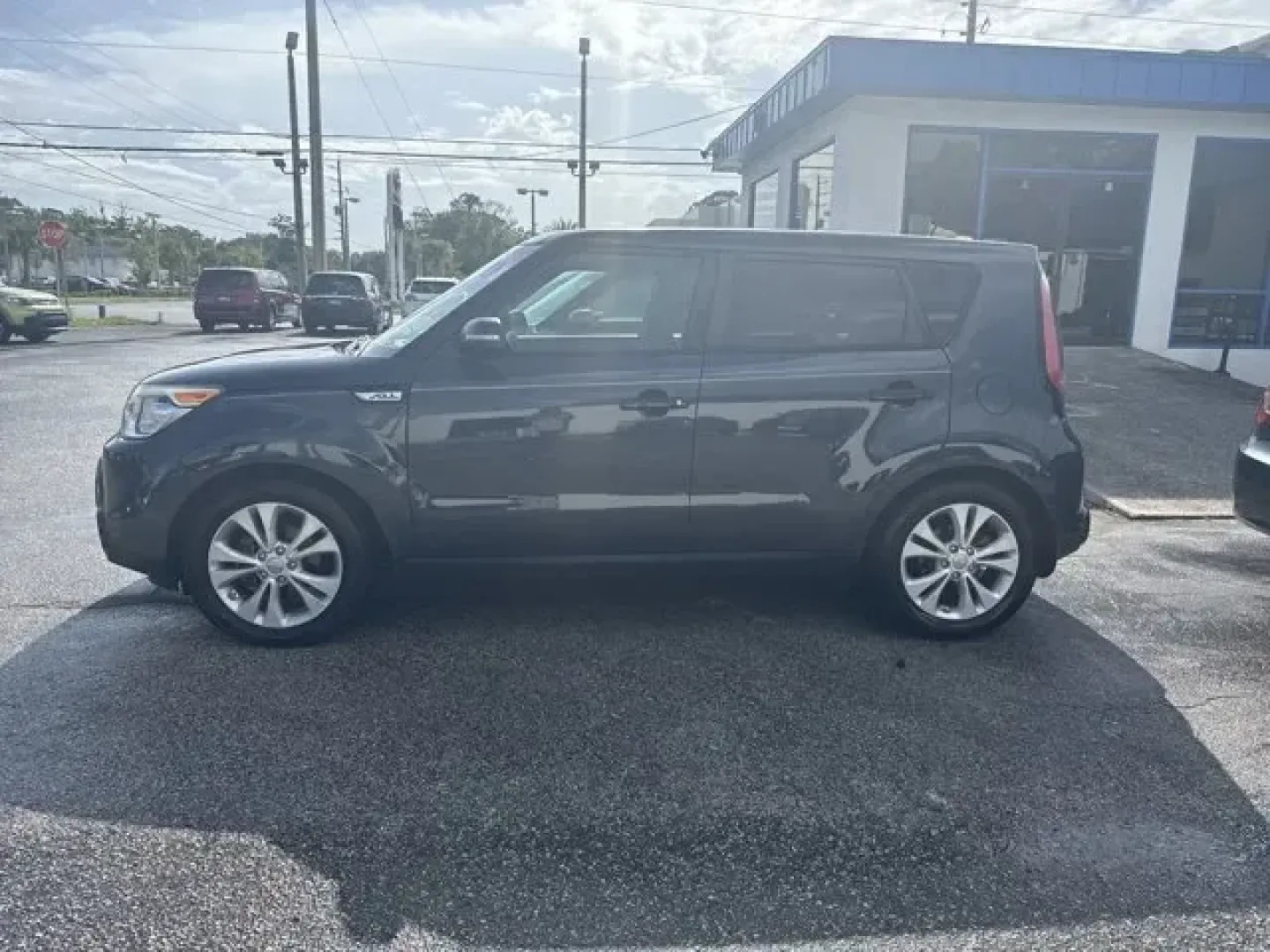 2016 Kia Soul (KNDJX3A59G7) with an Other engine, AUTOMATIC transmission, located at 1285 Cassat Ave, Jacksonville, FL, 32205, (904) 425-3000, 30.299780, -81.732430 - IIHS Top Safety Pick. Scores 31 Highway MPG and 24 City MPG! This Kia Soul boasts a Regular Unleaded I-4 2.0 L/122 engine powering this Automatic transmission. PUDDLE LIGHTS, INTERIOR LIGHT KIT, ILLUMINATED SCUFF PLATE.*This Kia Soul Comes Equipped with These Options *FATHOM BLUE, CARPETED FLOOR MAT - Photo#3