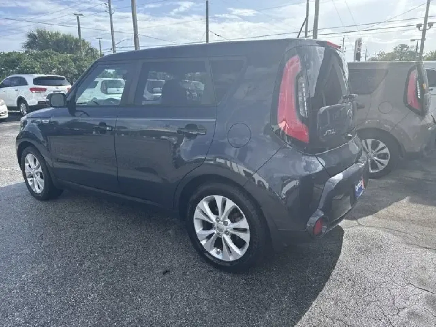 2016 Kia Soul (KNDJX3A59G7) with an Other engine, AUTOMATIC transmission, located at 1285 Cassat Ave, Jacksonville, FL, 32205, (904) 425-3000, 30.299780, -81.732430 - IIHS Top Safety Pick. Scores 31 Highway MPG and 24 City MPG! This Kia Soul boasts a Regular Unleaded I-4 2.0 L/122 engine powering this Automatic transmission. PUDDLE LIGHTS, INTERIOR LIGHT KIT, ILLUMINATED SCUFF PLATE.*This Kia Soul Comes Equipped with These Options *FATHOM BLUE, CARPETED FLOOR MAT - Photo#4